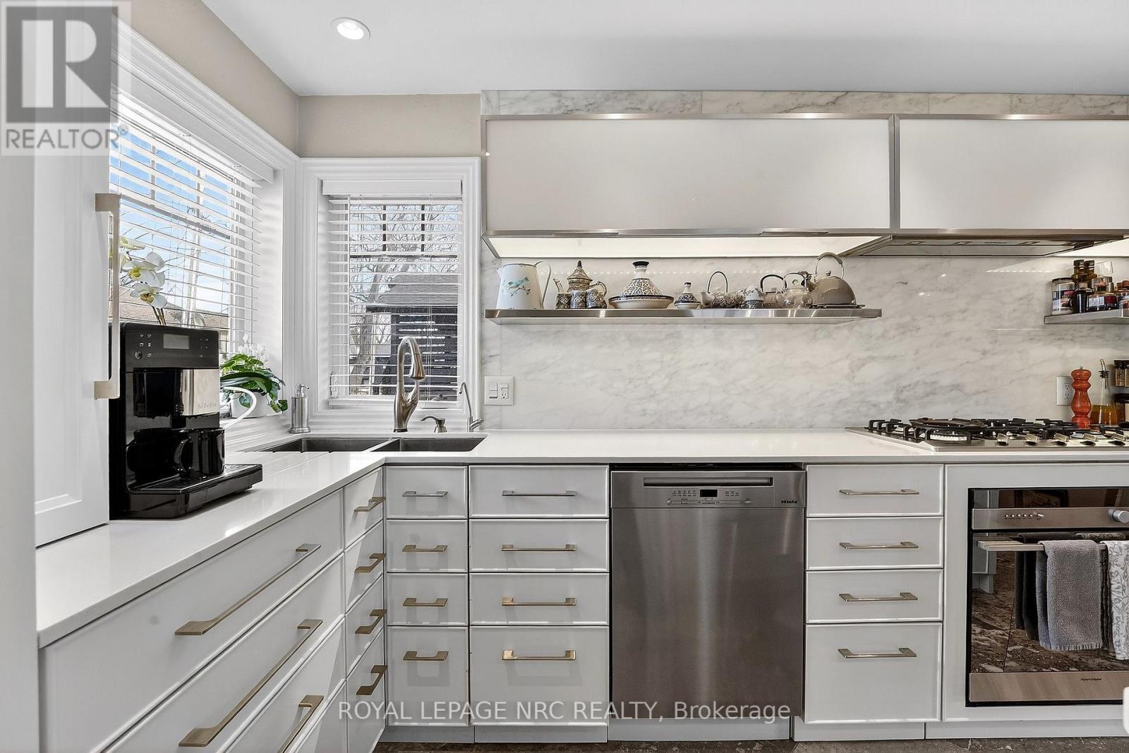 












11 PEEL STREET

,
St. Catharines (Port Dalhousie),




Ontario
L2N5A2

