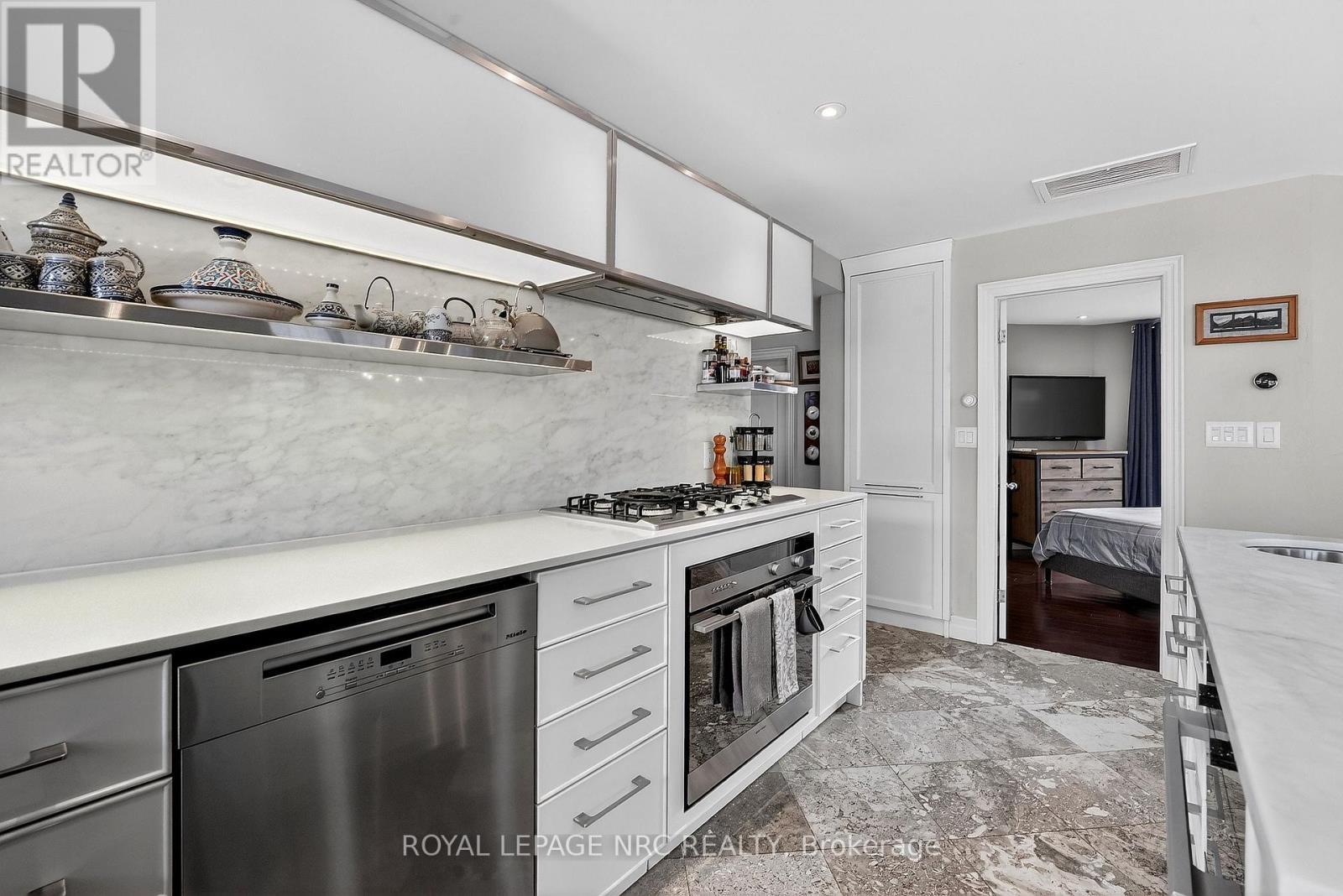 












11 PEEL STREET

,
St. Catharines (Port Dalhousie),




Ontario
L2N5A2

