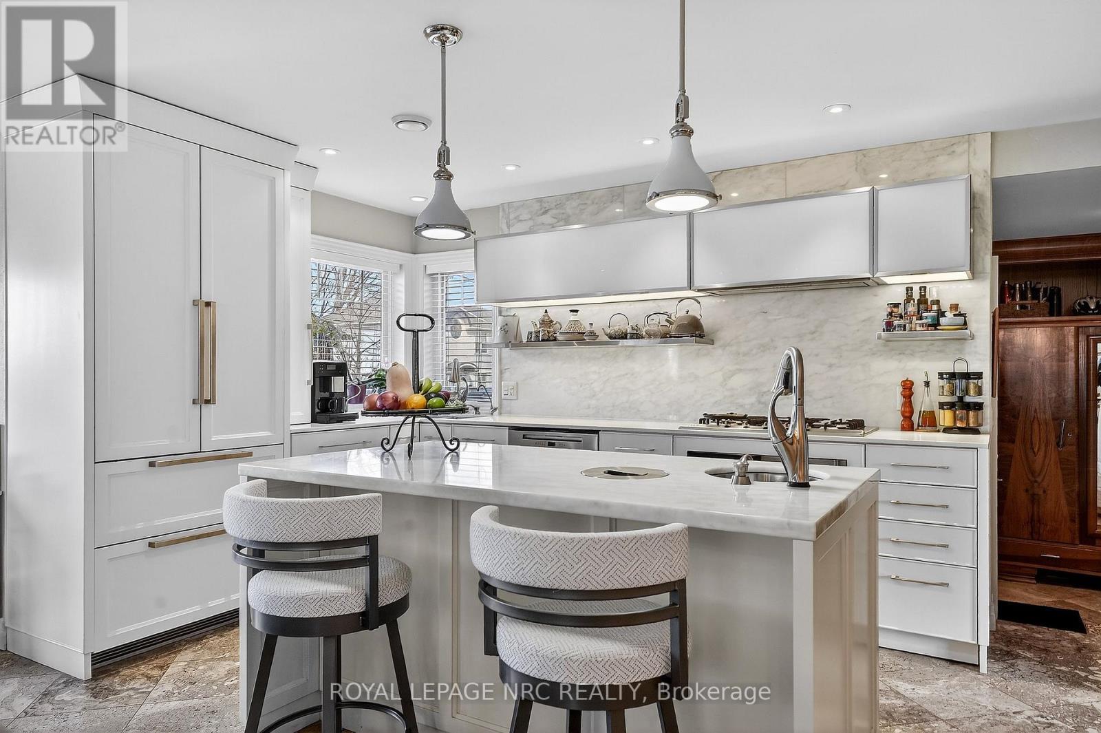 












11 PEEL STREET

,
St. Catharines (Port Dalhousie),




Ontario
L2N5A2

