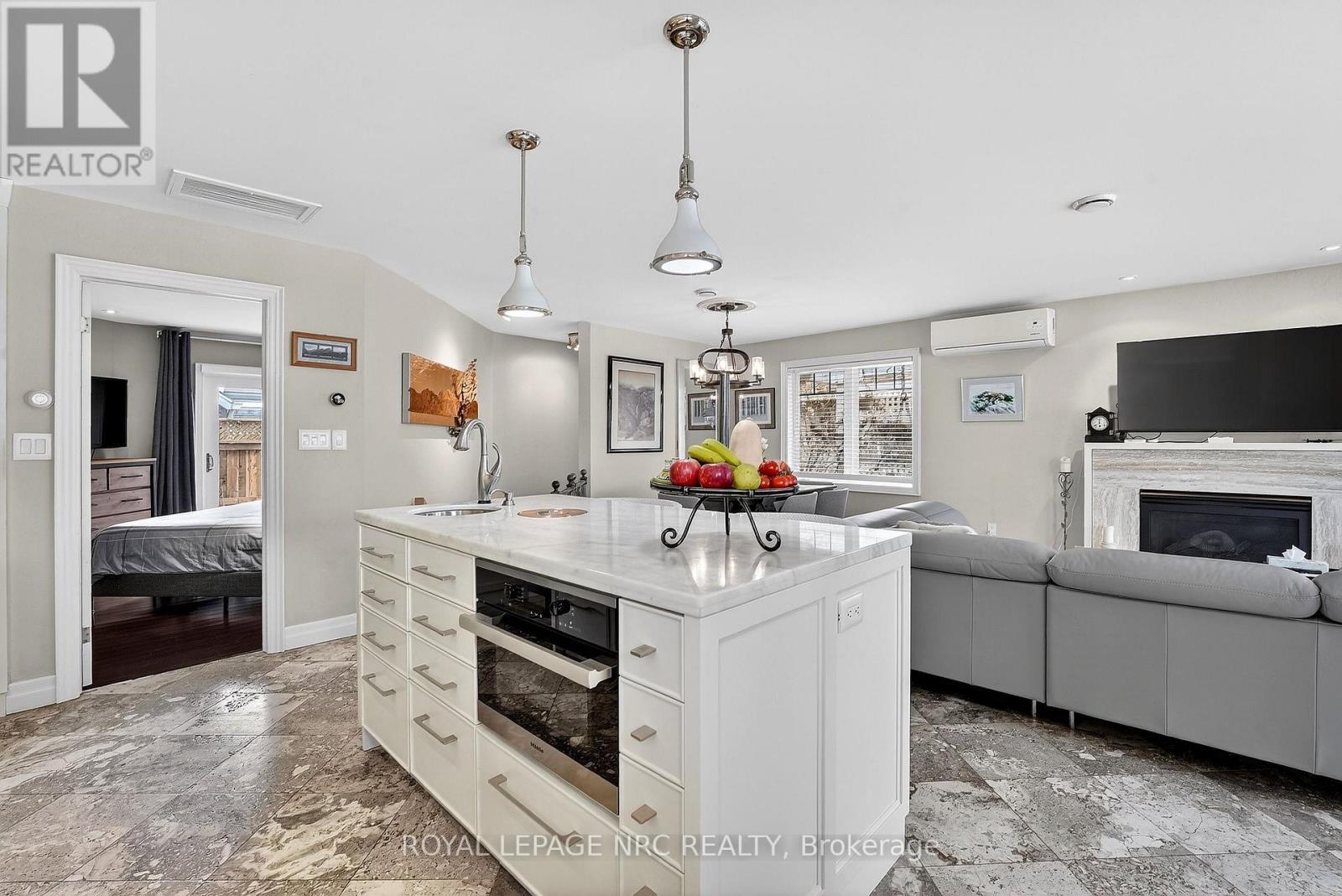 












11 PEEL STREET

,
St. Catharines (Port Dalhousie),




Ontario
L2N5A2

