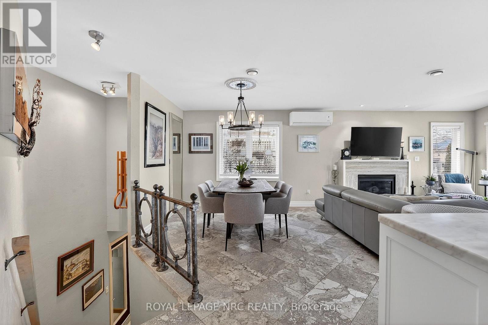 












11 PEEL STREET

,
St. Catharines (Port Dalhousie),




Ontario
L2N5A2

