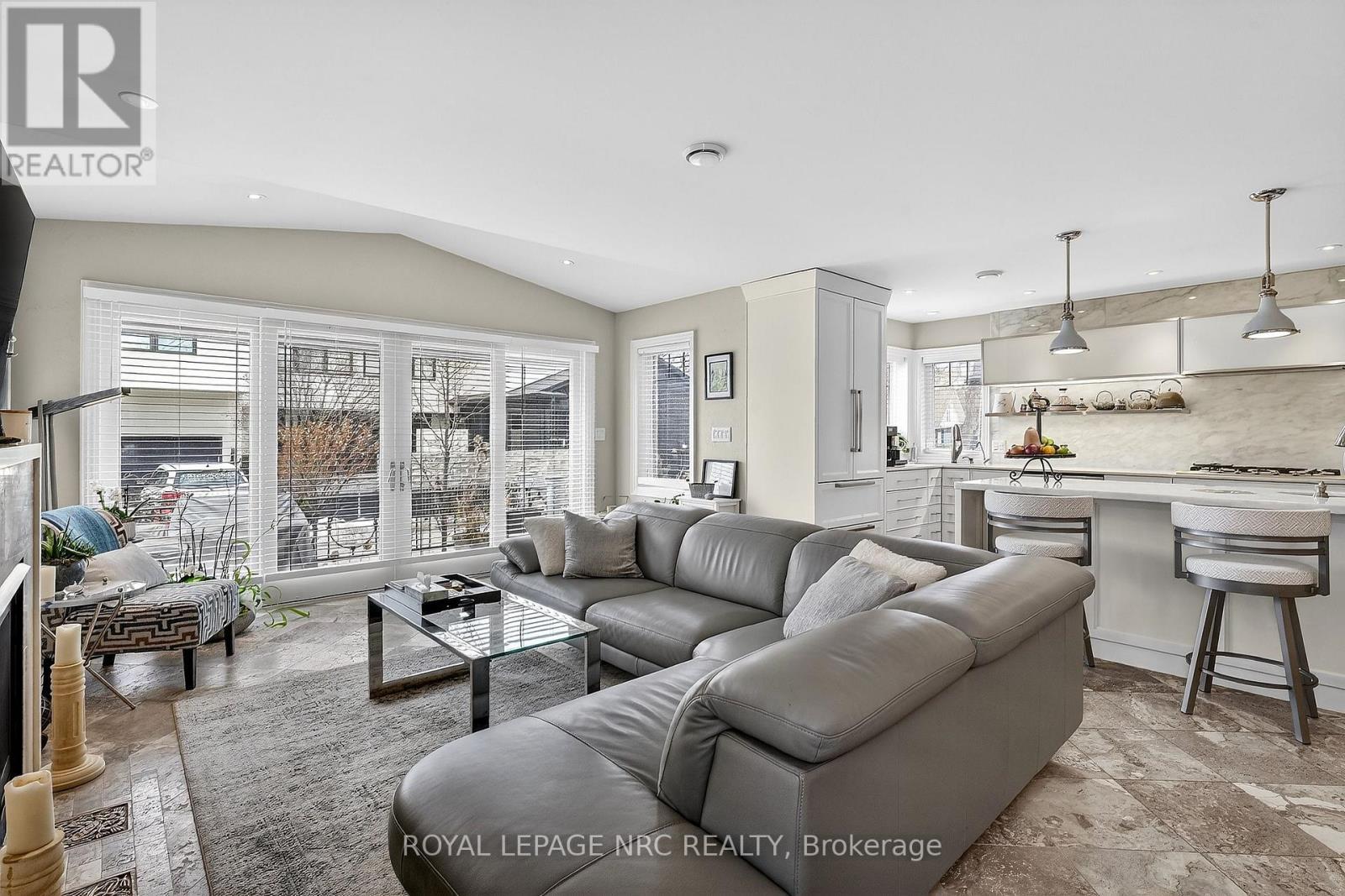 












11 PEEL STREET

,
St. Catharines (Port Dalhousie),




Ontario
L2N5A2

