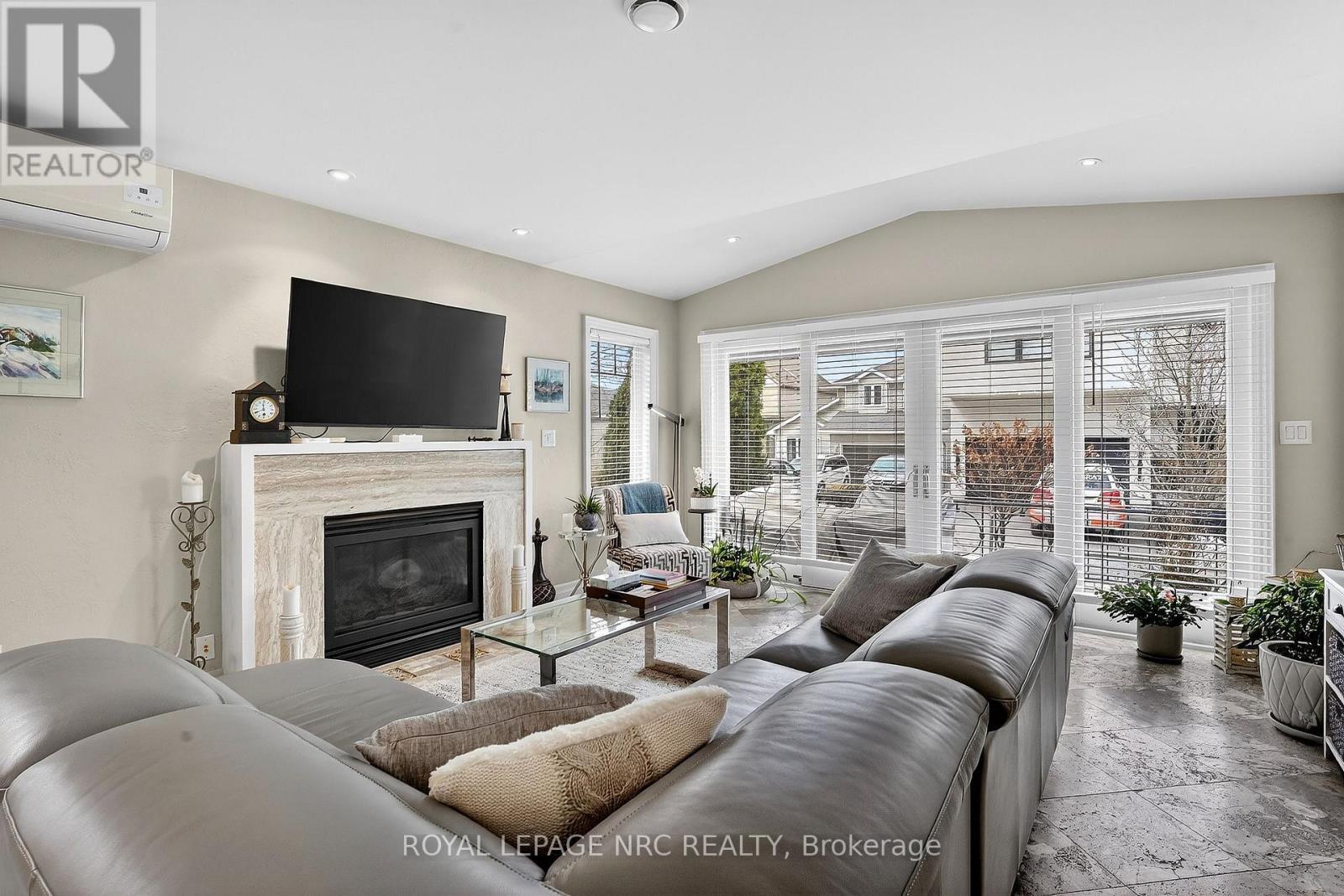 












11 PEEL STREET

,
St. Catharines (Port Dalhousie),




Ontario
L2N5A2

