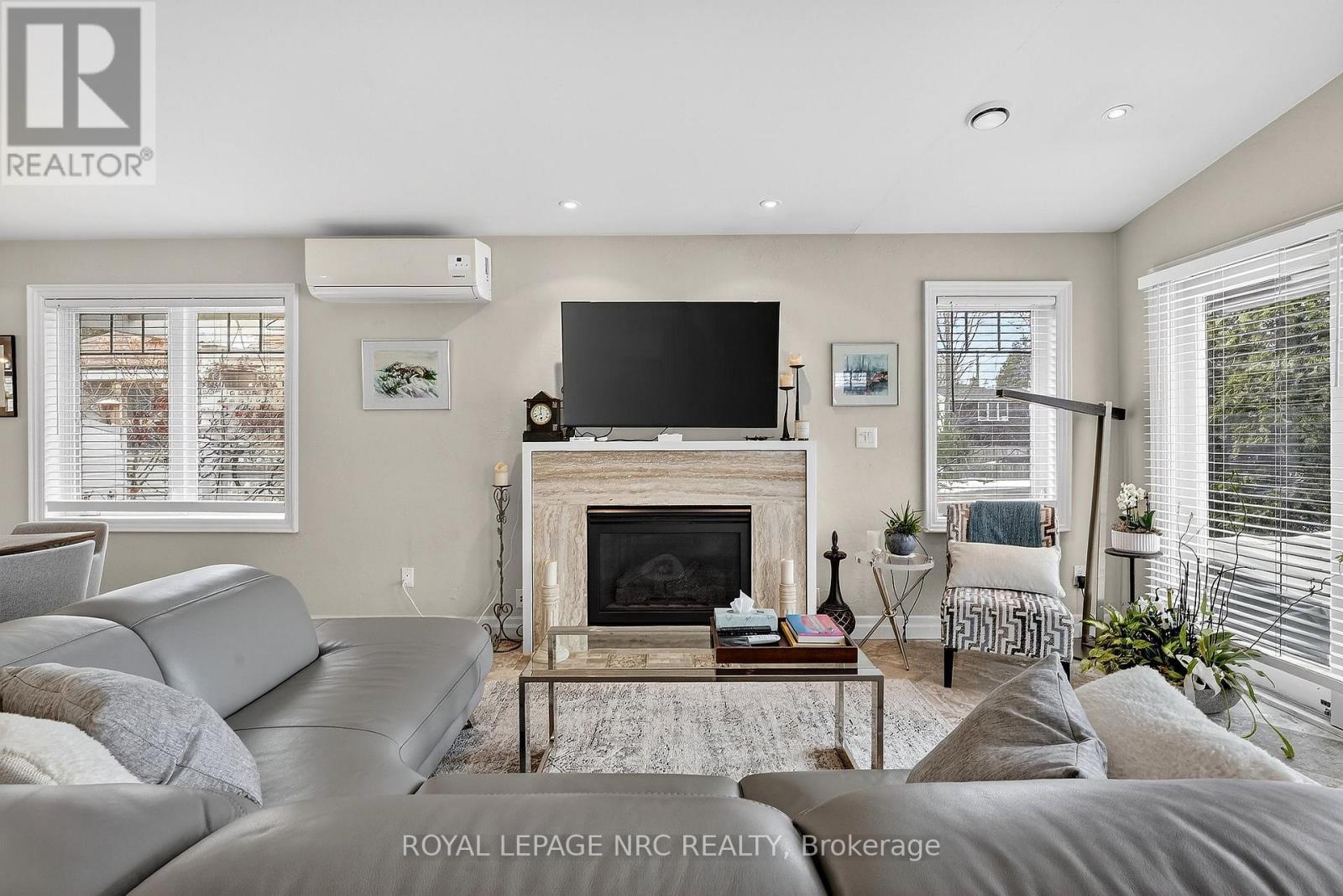 












11 PEEL STREET

,
St. Catharines (Port Dalhousie),




Ontario
L2N5A2

