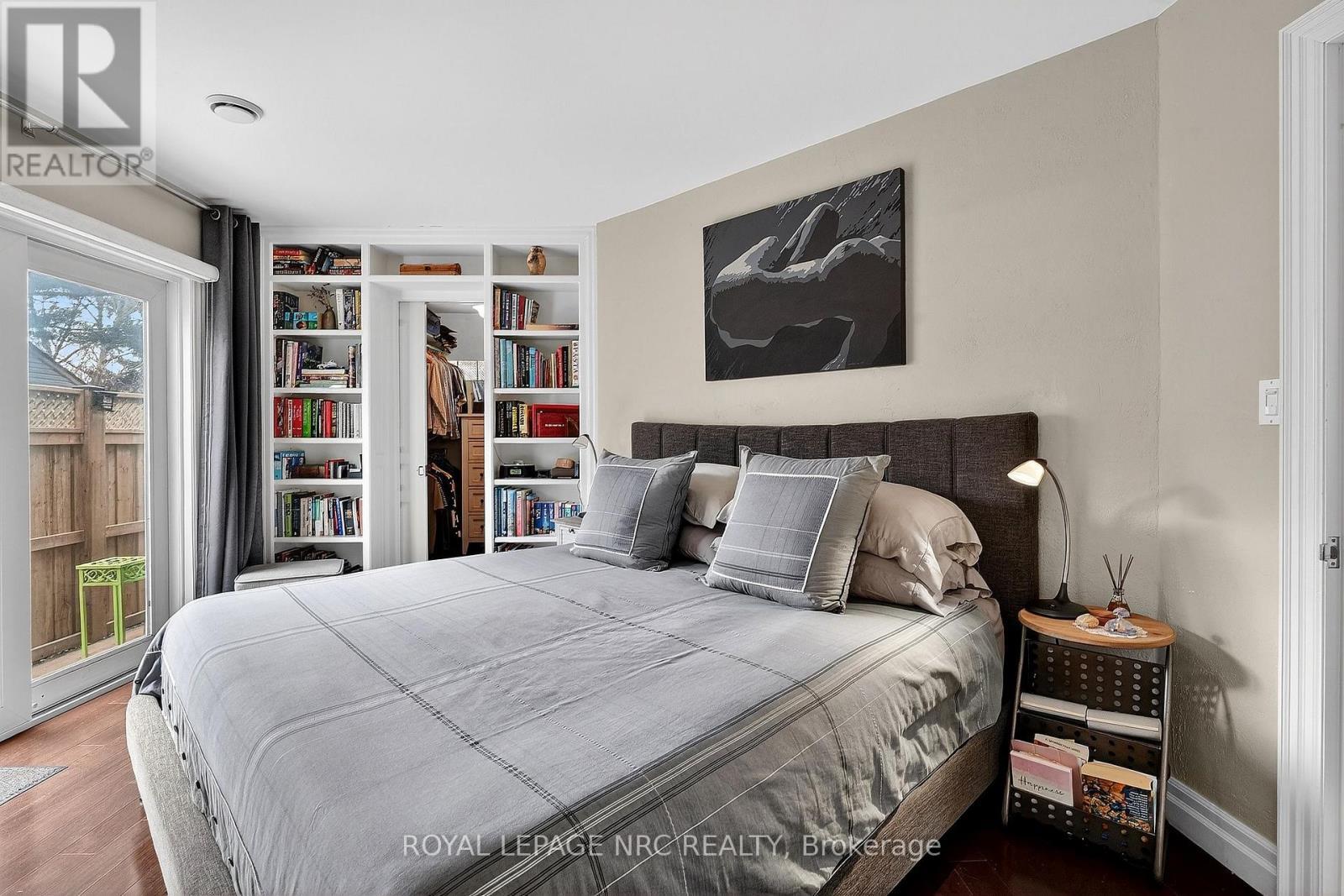 












11 PEEL STREET

,
St. Catharines (Port Dalhousie),




Ontario
L2N5A2

