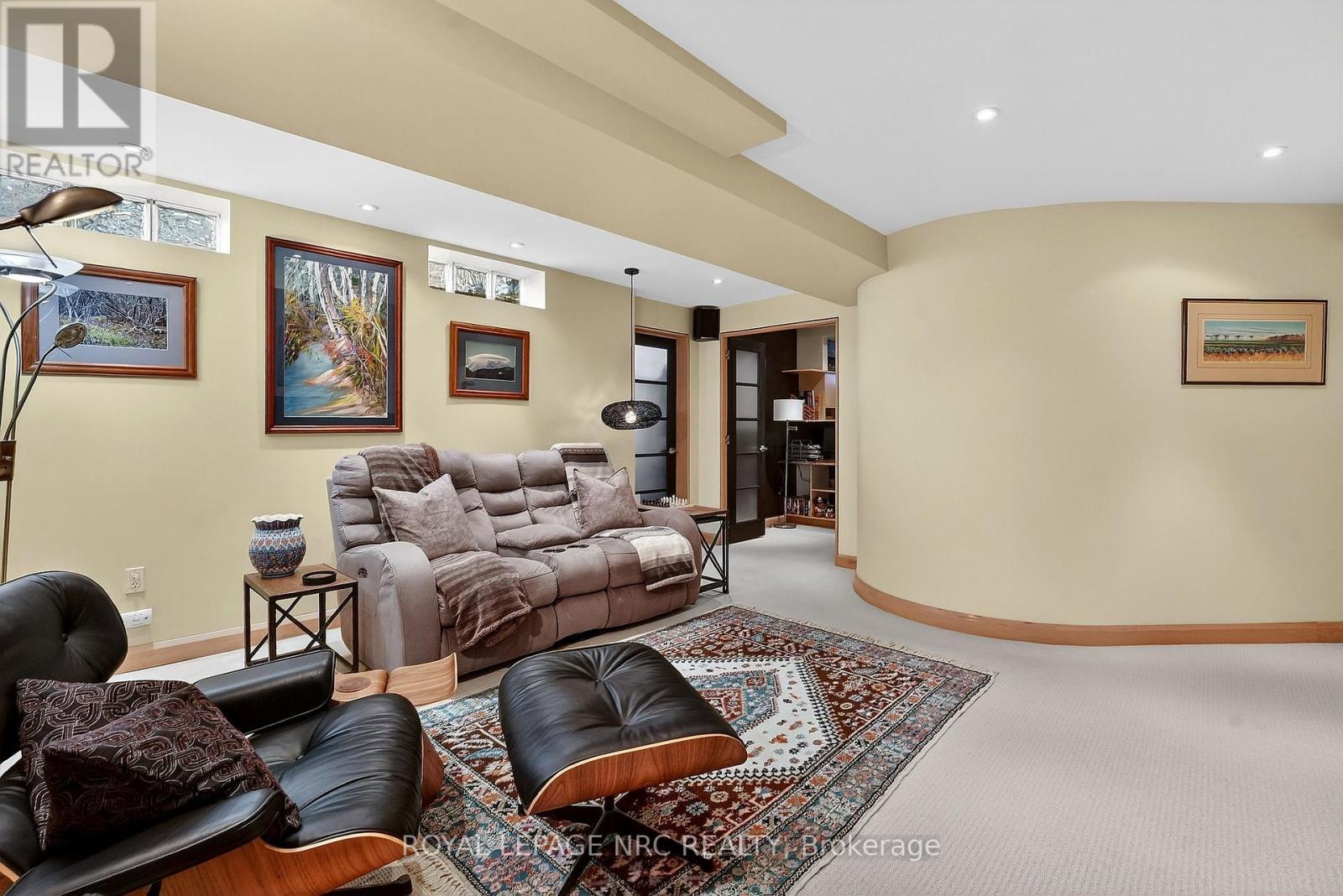 












11 PEEL STREET

,
St. Catharines (Port Dalhousie),




Ontario
L2N5A2

