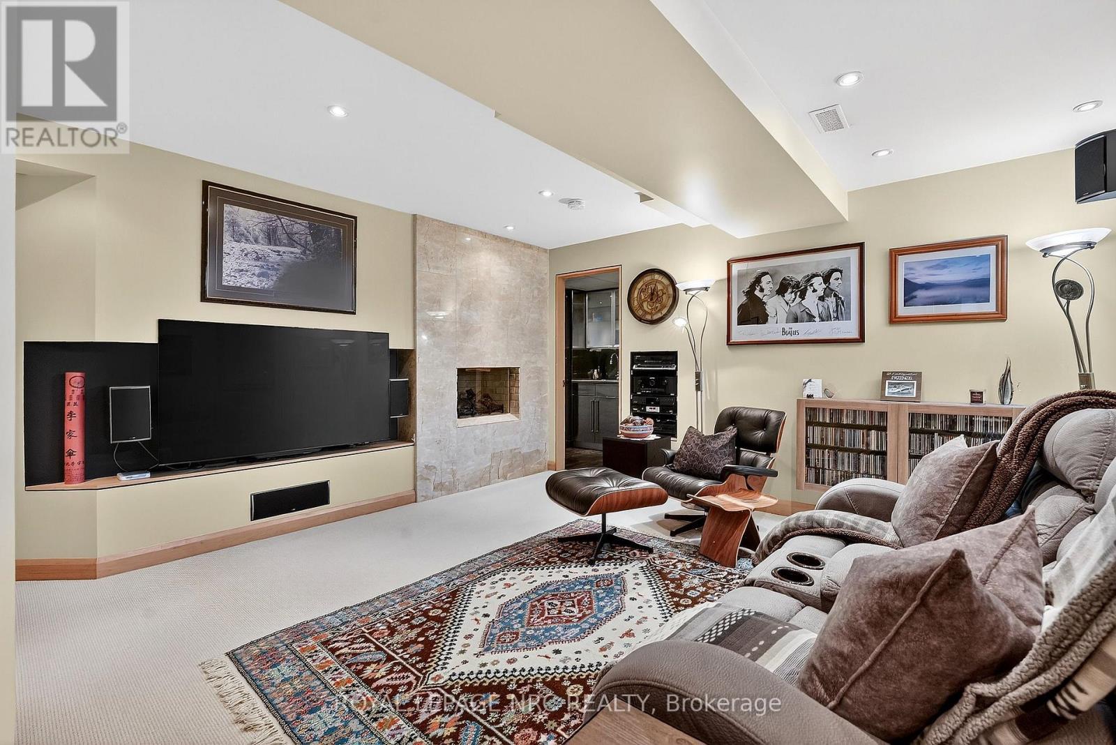 












11 PEEL STREET

,
St. Catharines (Port Dalhousie),




Ontario
L2N5A2

