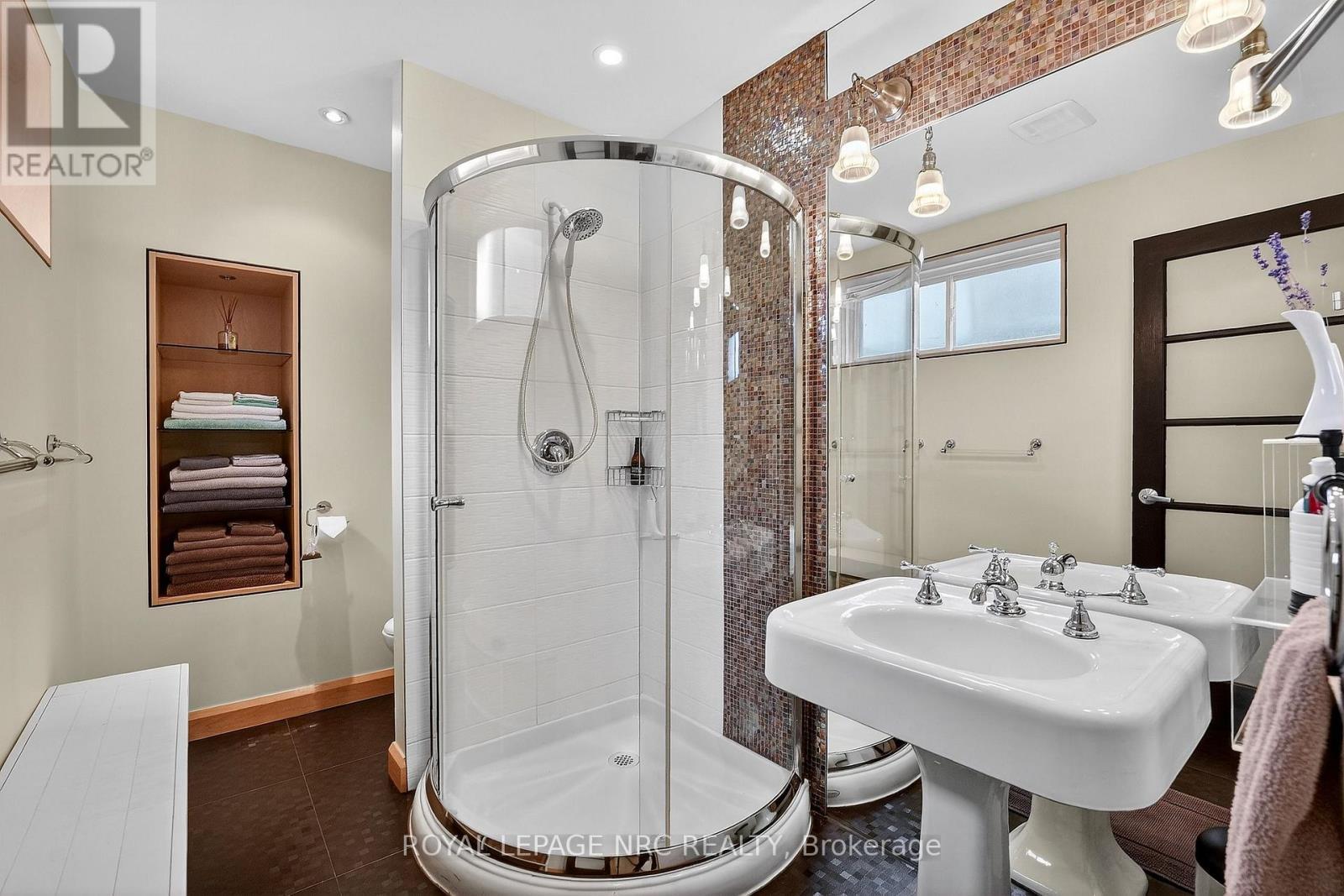 












11 PEEL STREET

,
St. Catharines (Port Dalhousie),




Ontario
L2N5A2

