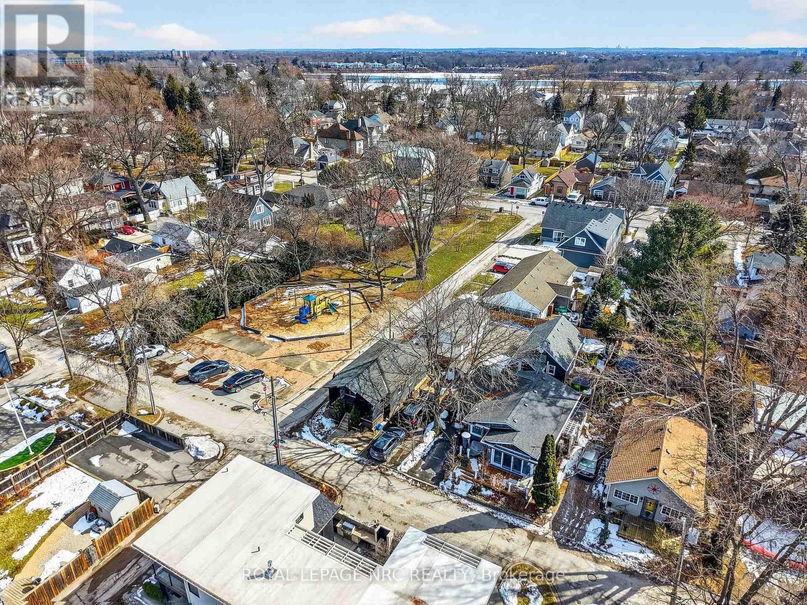 












11 PEEL STREET

,
St. Catharines (Port Dalhousie),




Ontario
L2N5A2

