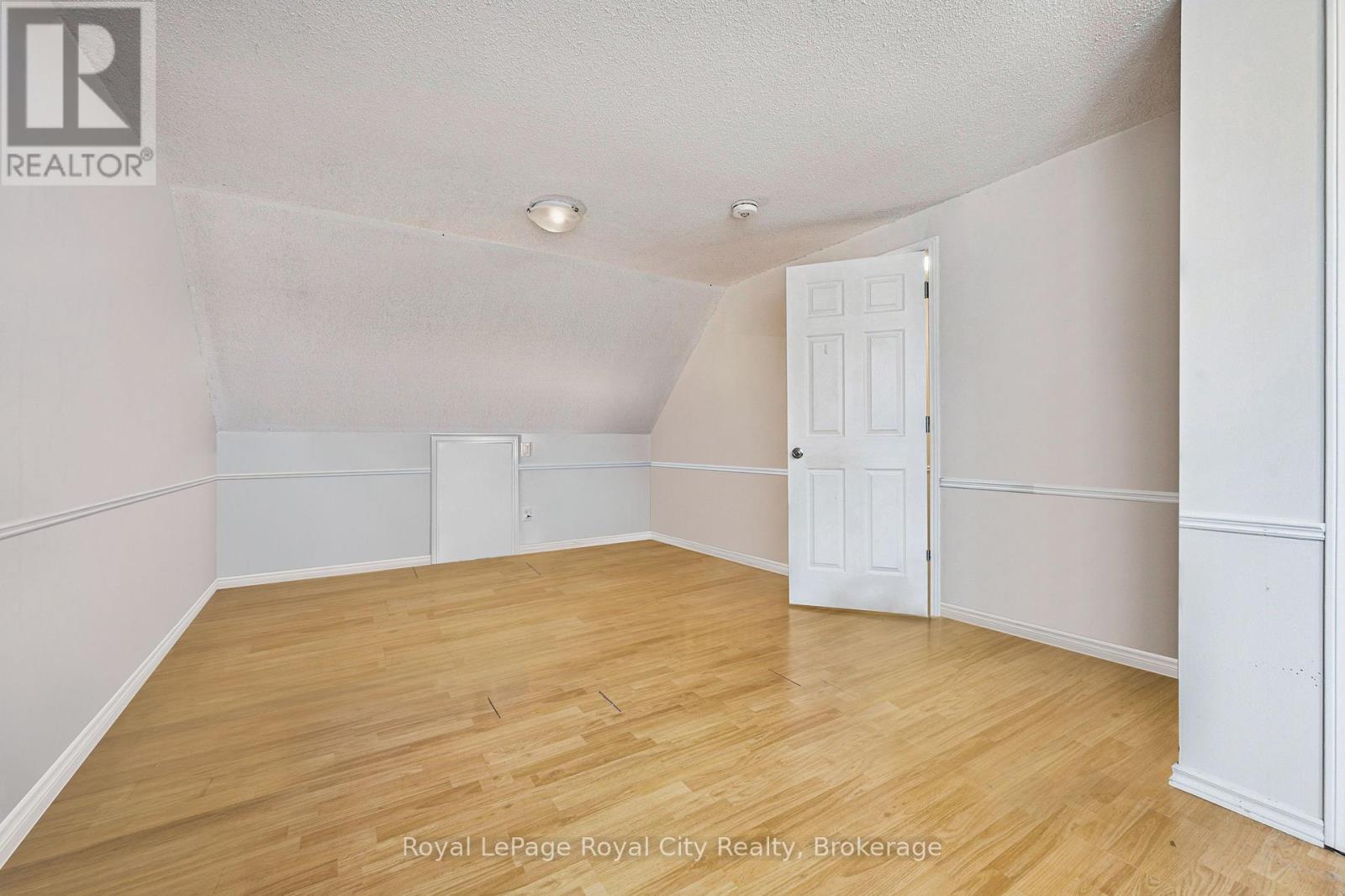 












361 IRONWOOD ROAD

,
Guelph (Kortright West),




Ontario
N1G3P2

