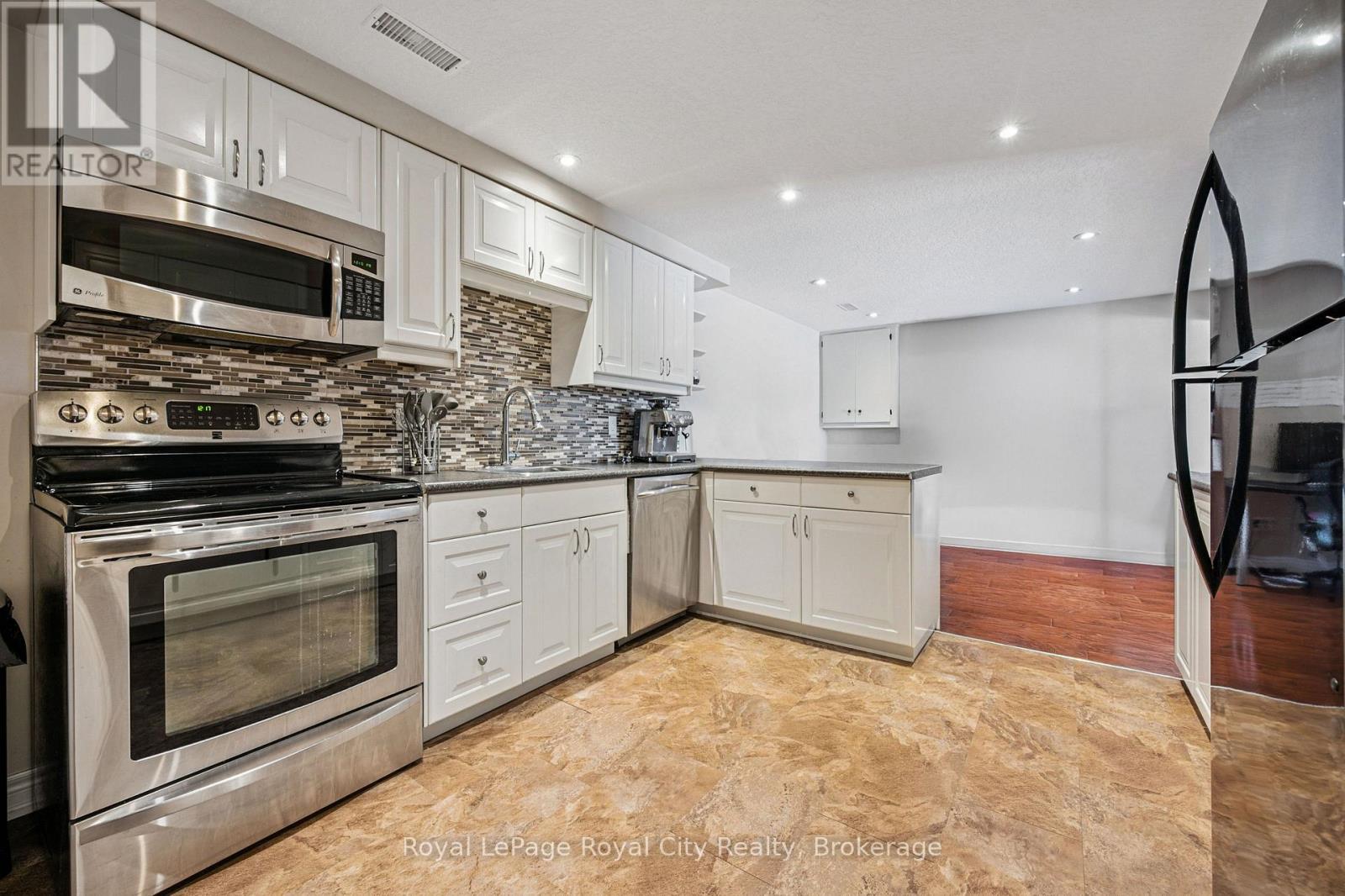 












361 IRONWOOD ROAD

,
Guelph (Kortright West),




Ontario
N1G3P2

