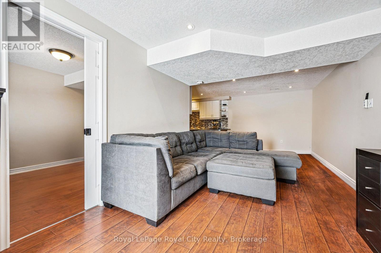 












361 IRONWOOD ROAD

,
Guelph (Kortright West),




Ontario
N1G3P2

