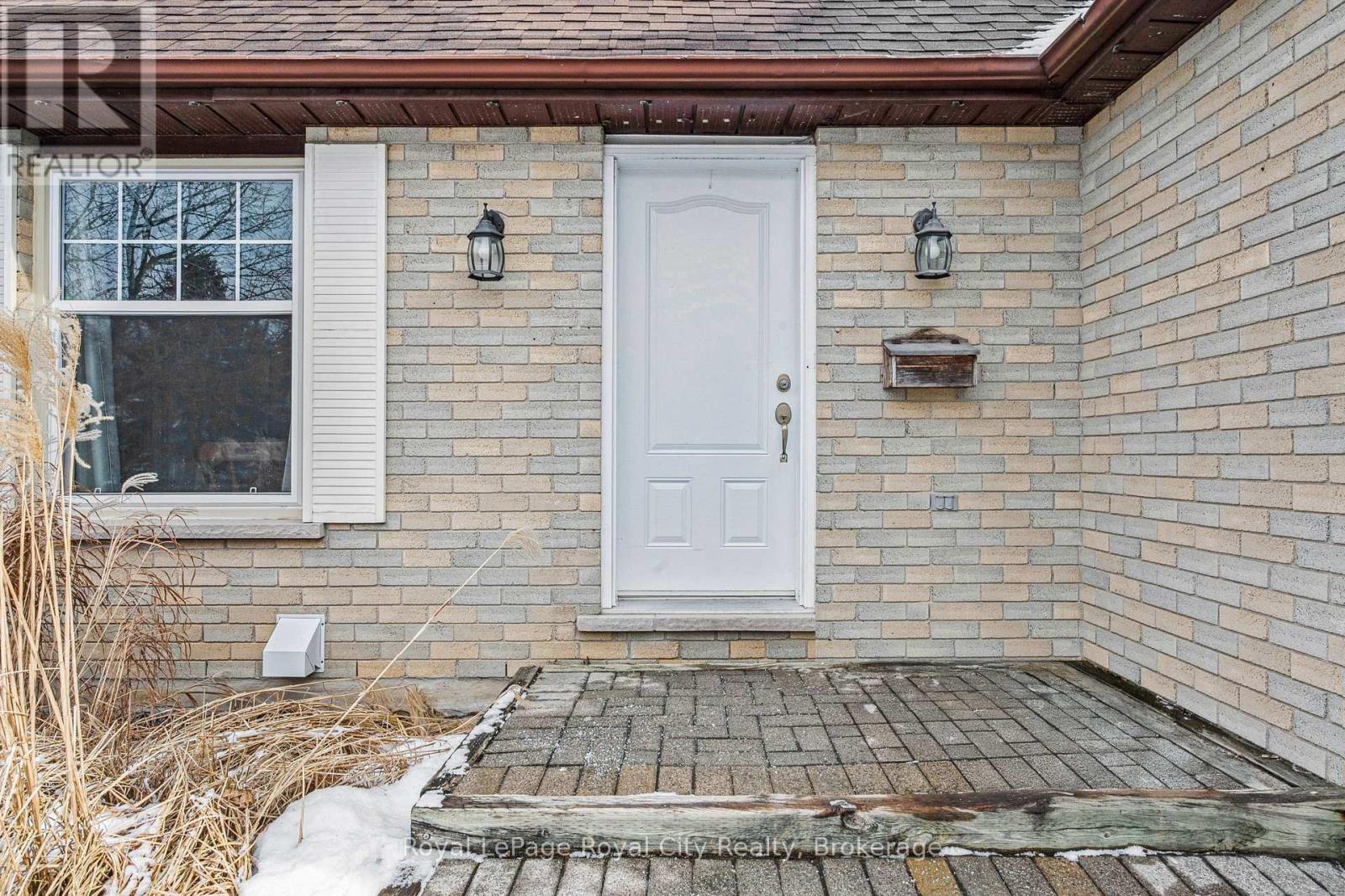 












361 IRONWOOD ROAD

,
Guelph (Kortright West),




Ontario
N1G3P2

