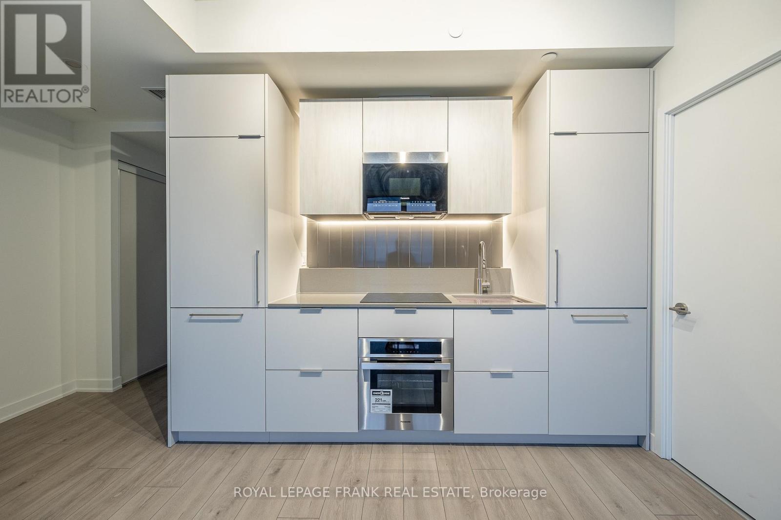 












1213 - 1 FAIRVIEW ROAD

,
Mississauga (Mississauga Valleys),




Ontario
L5A4C6

