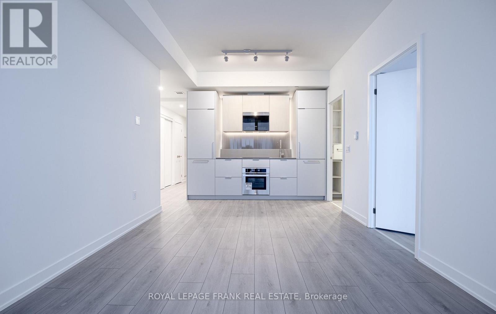 












1213 - 1 FAIRVIEW ROAD

,
Mississauga (Mississauga Valleys),




Ontario
L5A4C6

