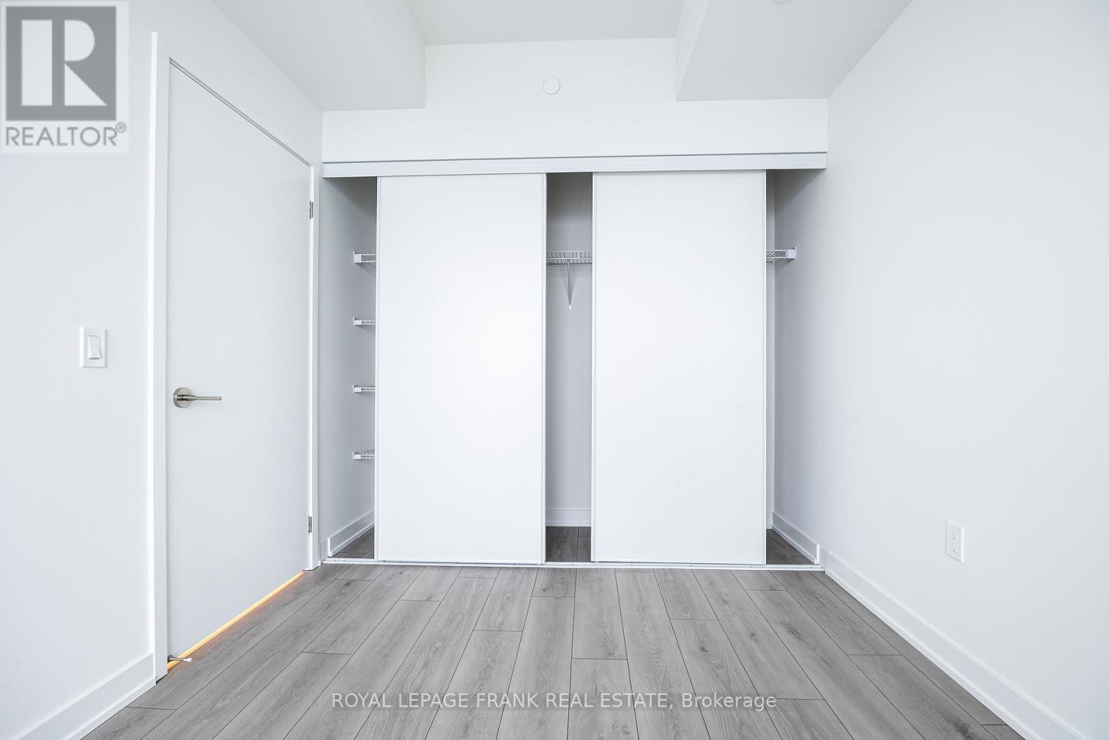 












1213 - 1 FAIRVIEW ROAD

,
Mississauga (Mississauga Valleys),




Ontario
L5A4C6

