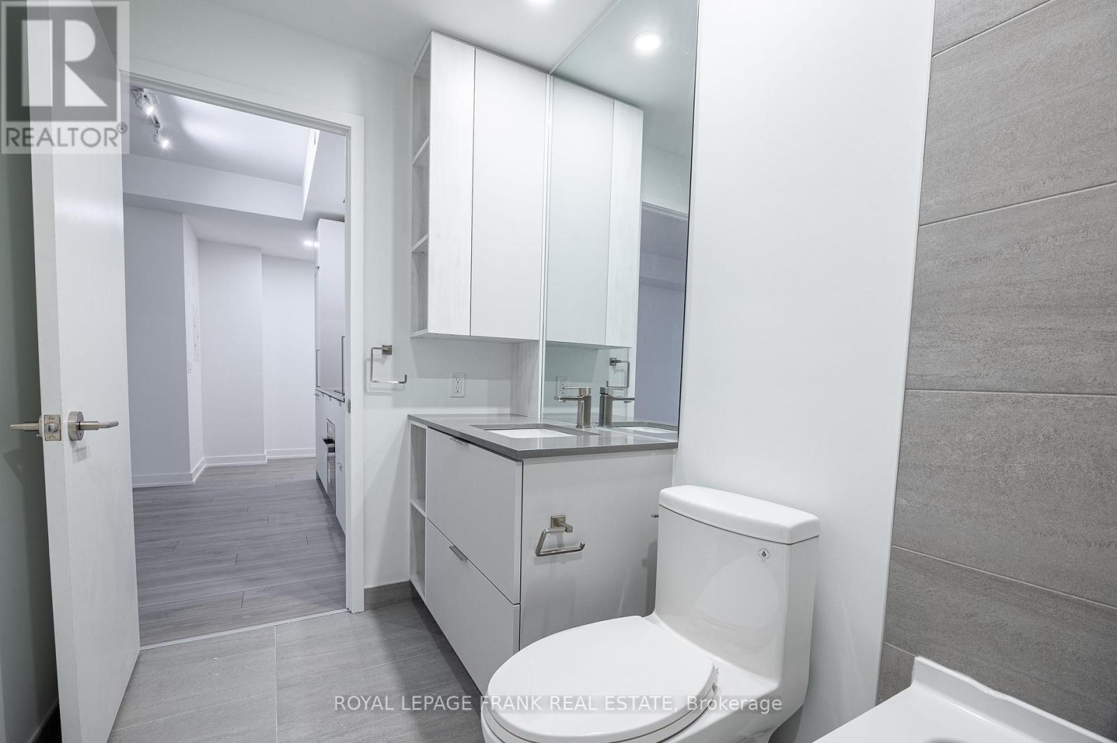 












1213 - 1 FAIRVIEW ROAD

,
Mississauga (Mississauga Valleys),




Ontario
L5A4C6

