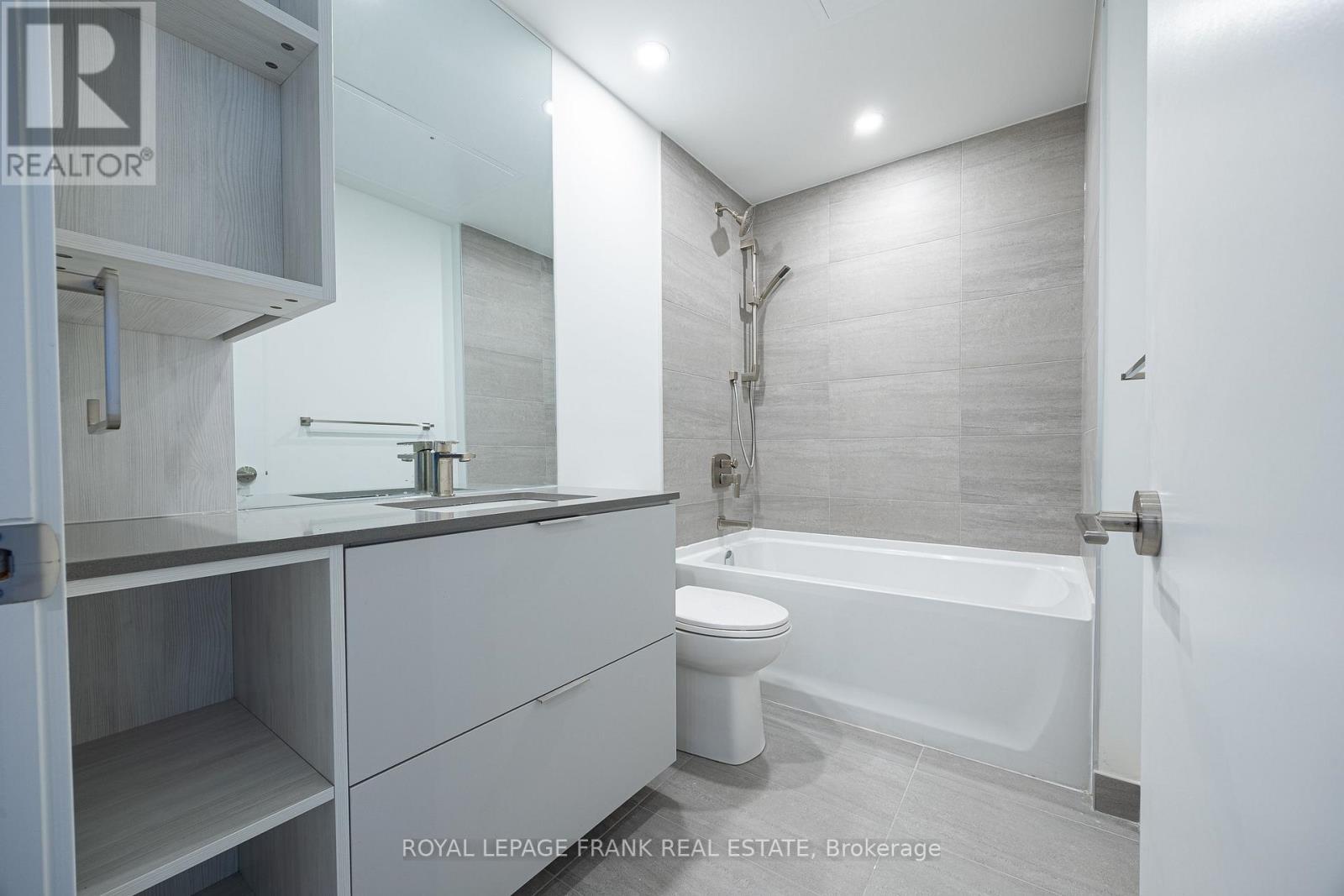 












1213 - 1 FAIRVIEW ROAD

,
Mississauga (Mississauga Valleys),




Ontario
L5A4C6

