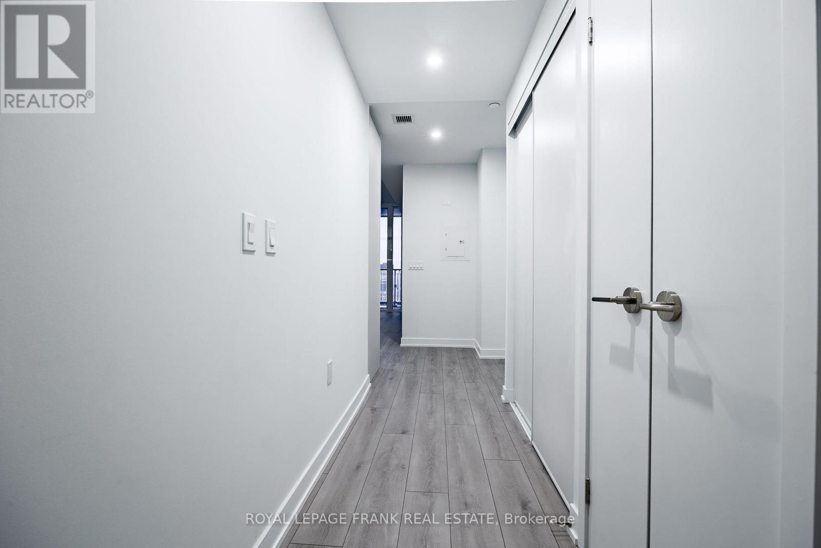 












1213 - 1 FAIRVIEW ROAD

,
Mississauga (Mississauga Valleys),




Ontario
L5A4C6

