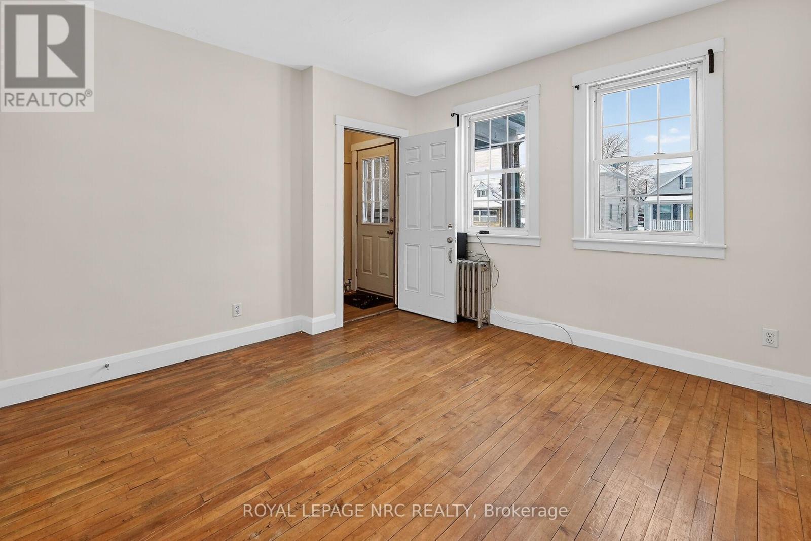 












211 LINCOLN STREET

,
Welland (Lincoln/Crowland),




Ontario
L3B4M8

