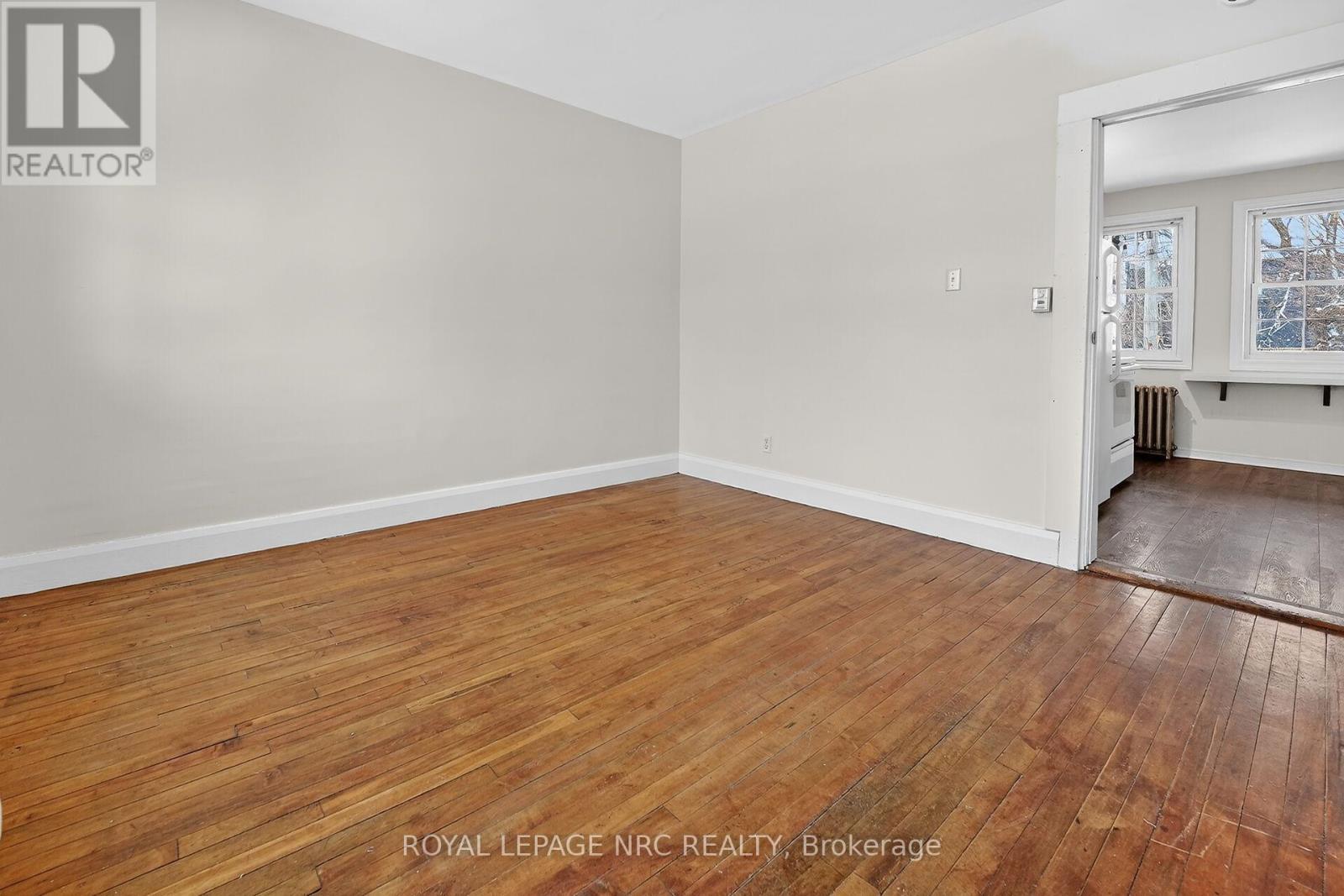 












211 LINCOLN STREET

,
Welland (Lincoln/Crowland),




Ontario
L3B4M8

