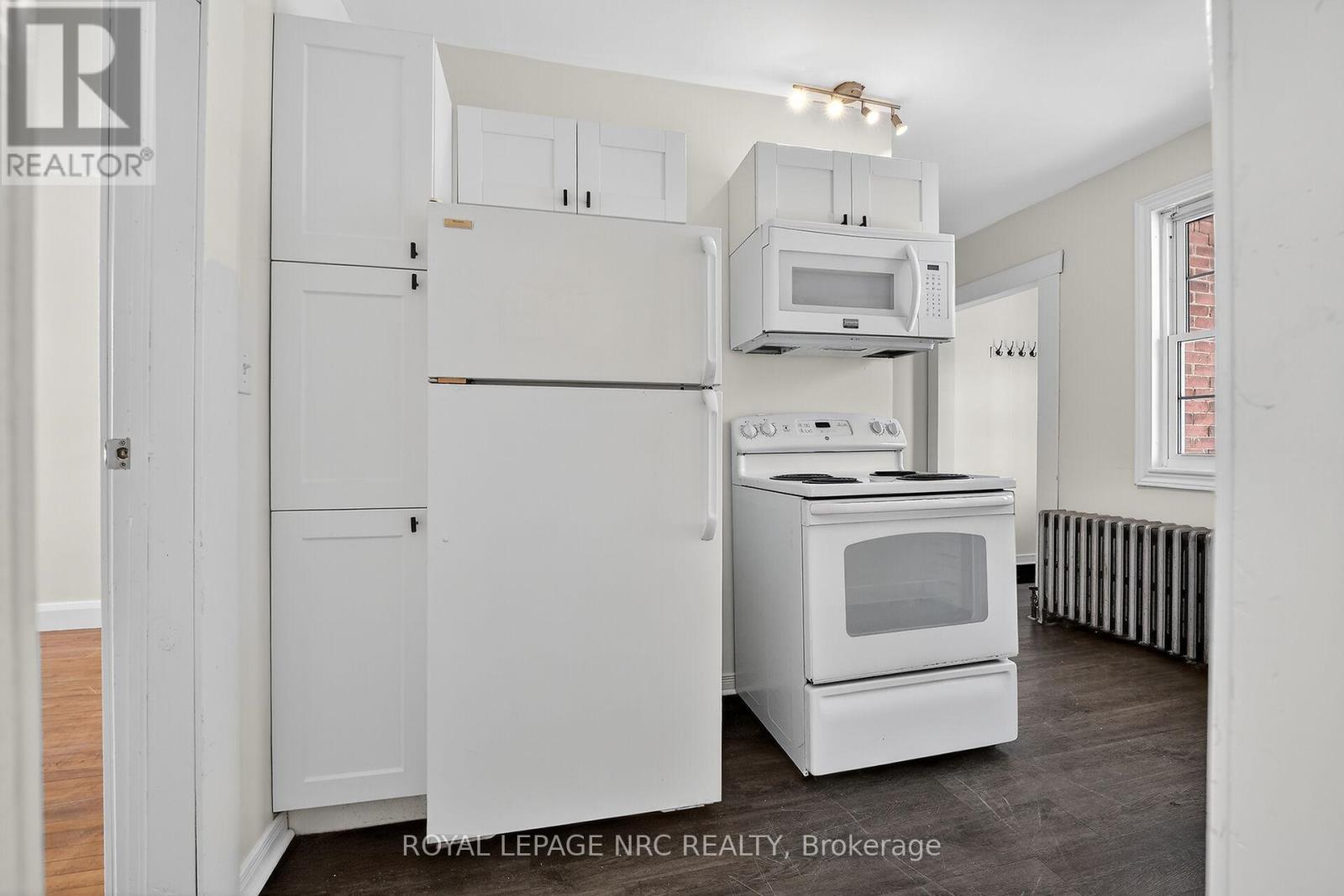 












211 LINCOLN STREET

,
Welland (Lincoln/Crowland),




Ontario
L3B4M8

