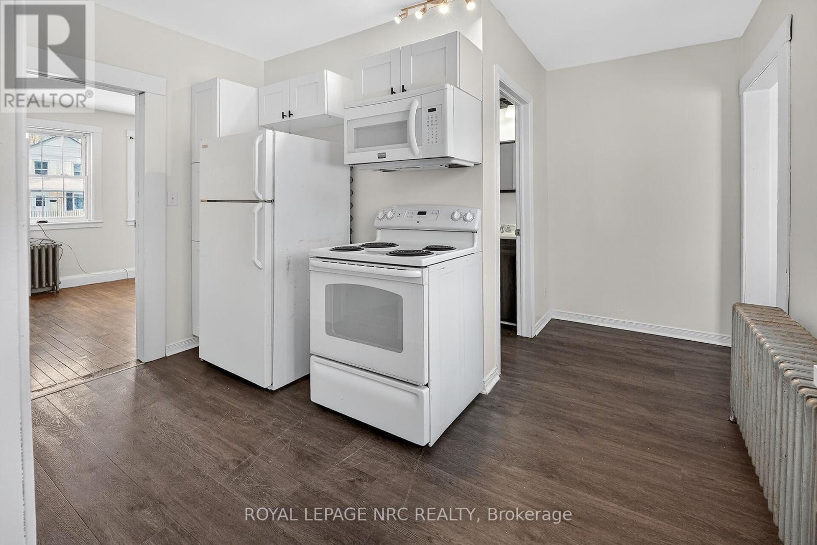 












211 LINCOLN STREET

,
Welland (Lincoln/Crowland),




Ontario
L3B4M8

