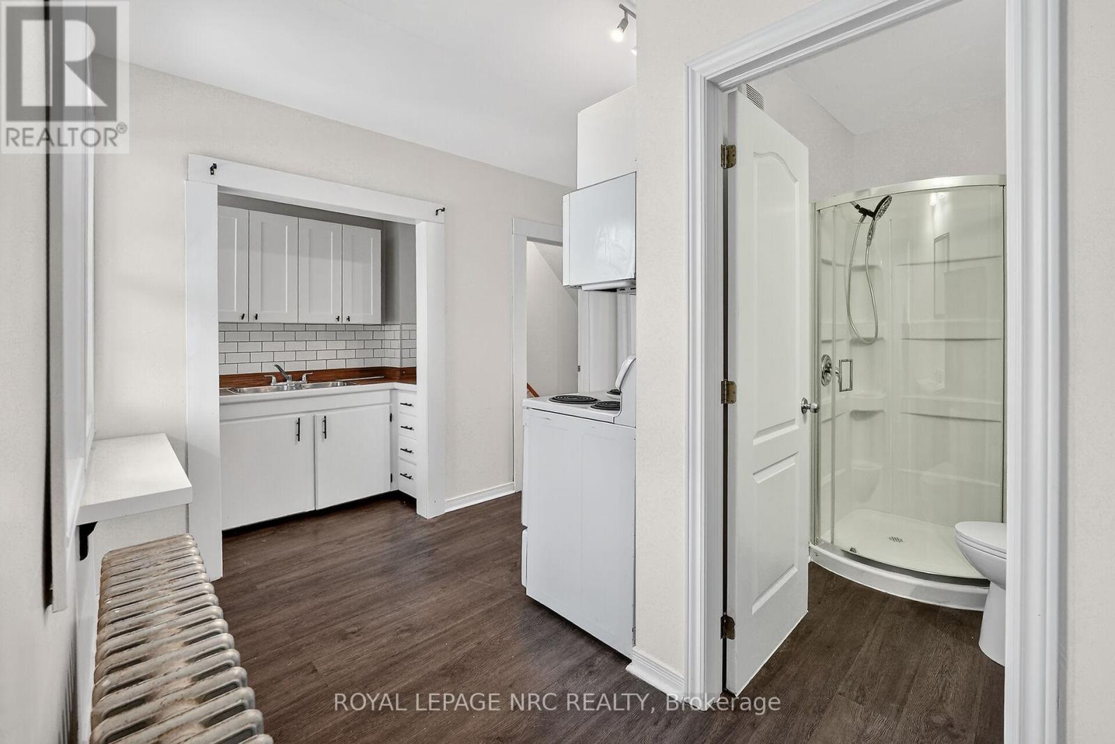 












211 LINCOLN STREET

,
Welland (Lincoln/Crowland),




Ontario
L3B4M8

