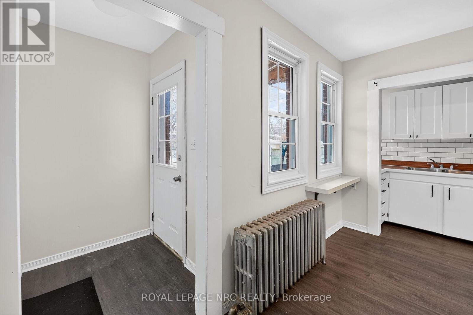 












211 LINCOLN STREET

,
Welland (Lincoln/Crowland),




Ontario
L3B4M8

