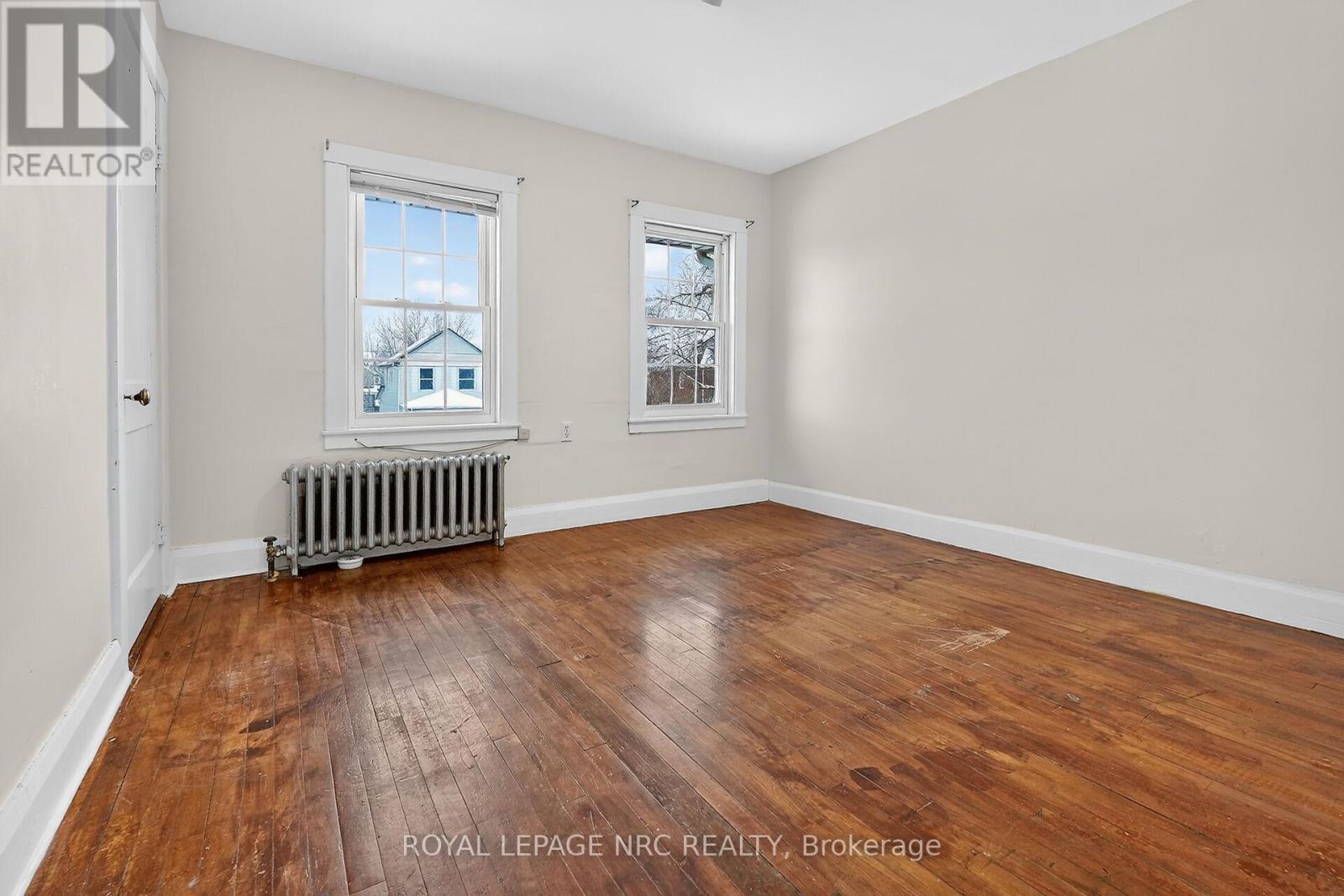 












211 LINCOLN STREET

,
Welland (Lincoln/Crowland),




Ontario
L3B4M8

