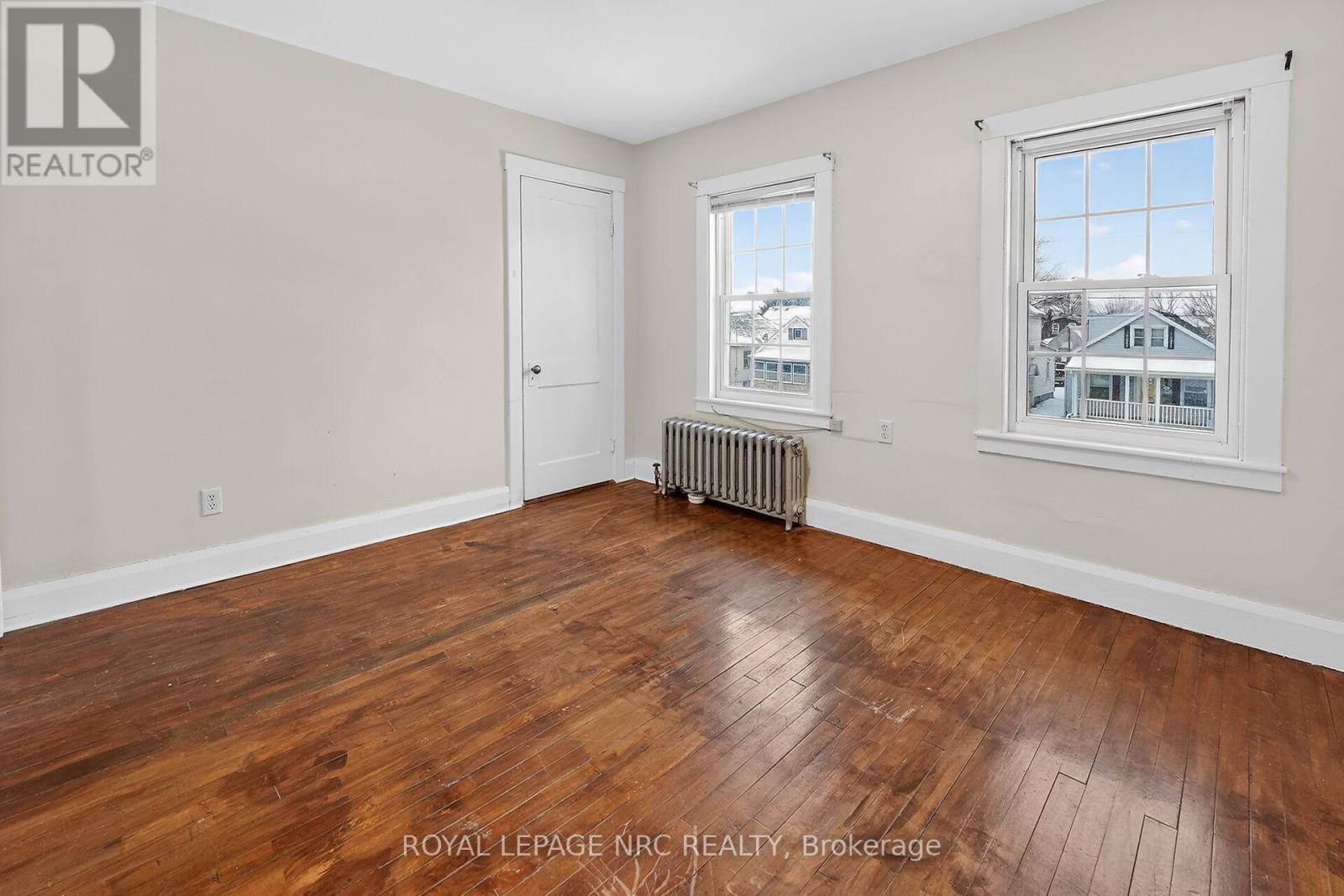 












211 LINCOLN STREET

,
Welland (Lincoln/Crowland),




Ontario
L3B4M8

