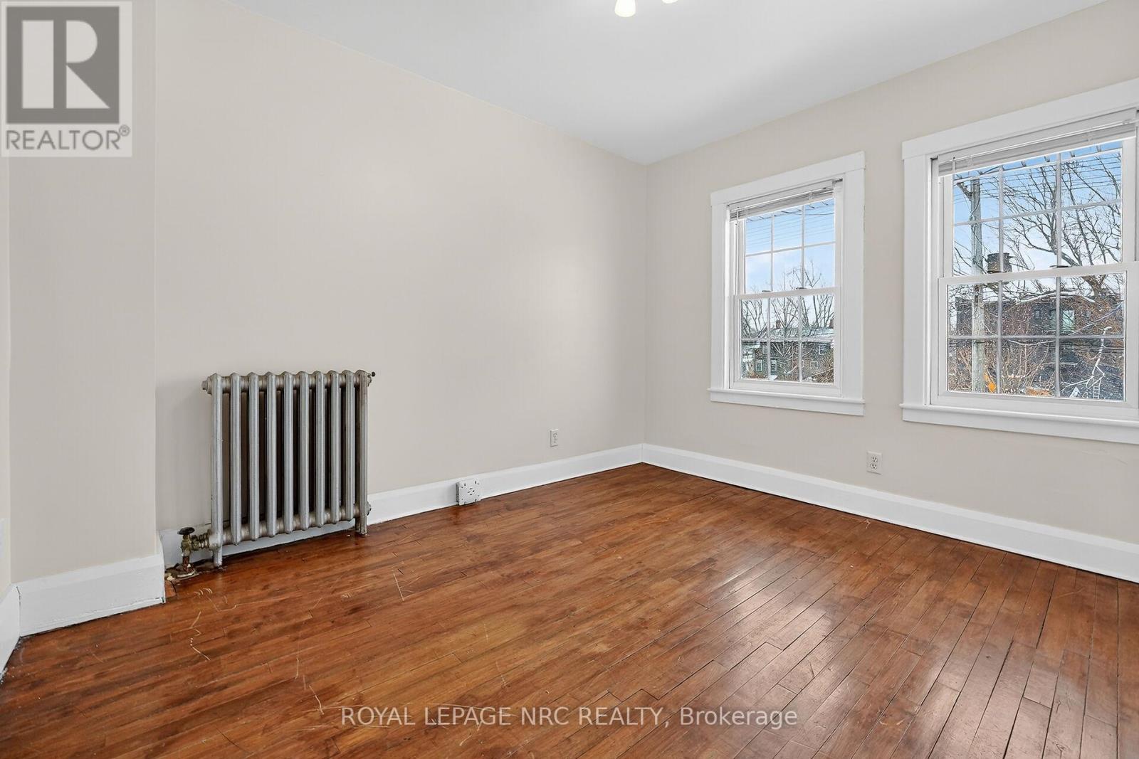 












211 LINCOLN STREET

,
Welland (Lincoln/Crowland),




Ontario
L3B4M8

