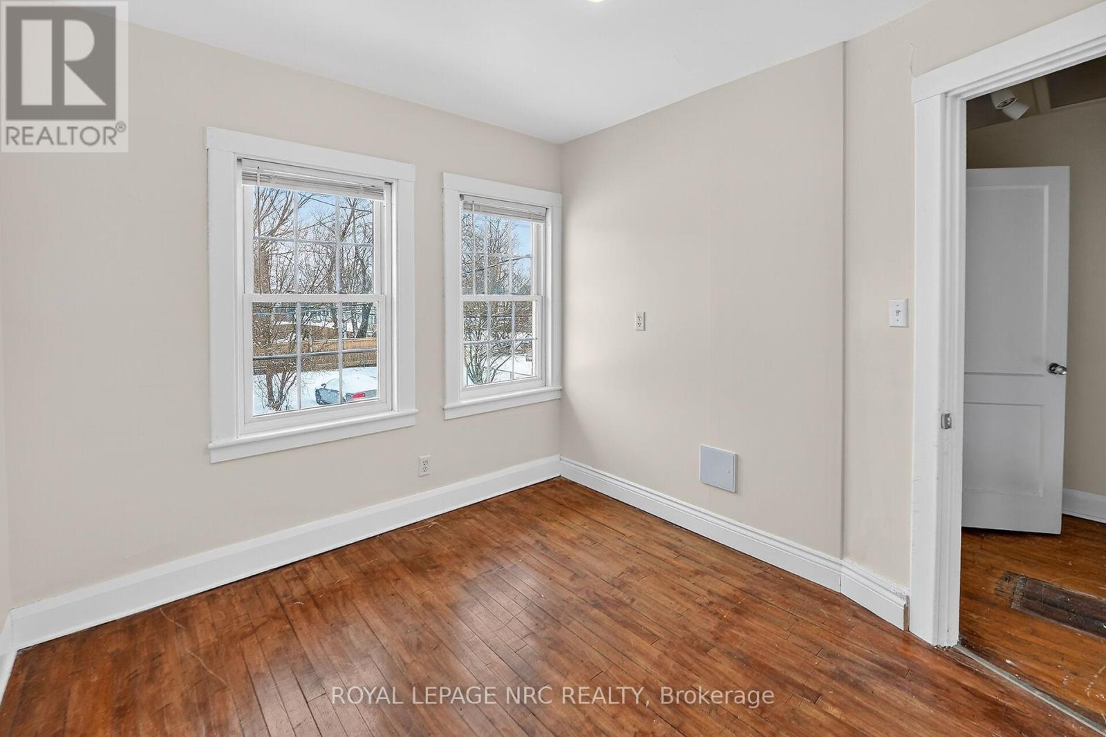 












211 LINCOLN STREET

,
Welland (Lincoln/Crowland),




Ontario
L3B4M8

