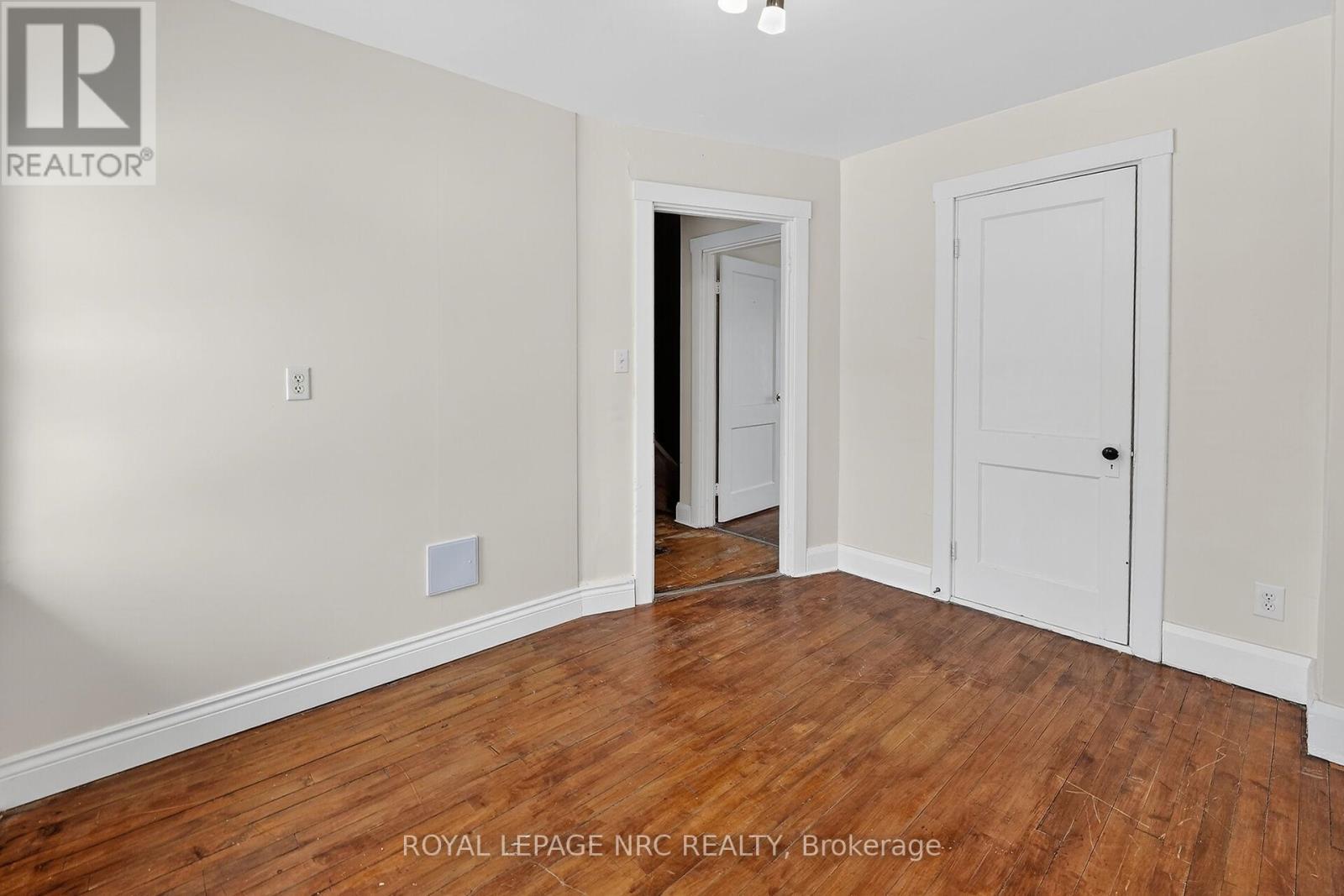 












211 LINCOLN STREET

,
Welland (Lincoln/Crowland),




Ontario
L3B4M8

