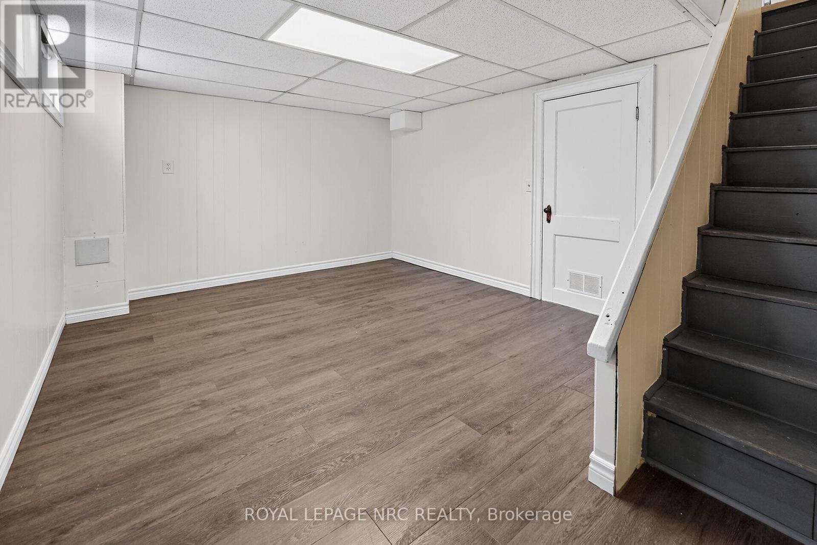 












211 LINCOLN STREET

,
Welland (Lincoln/Crowland),




Ontario
L3B4M8

