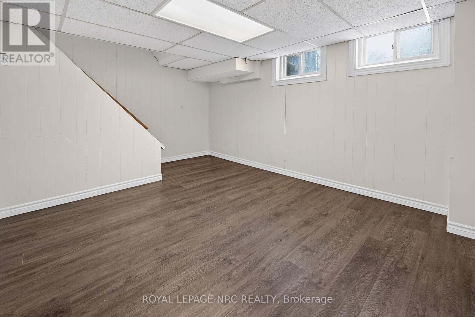 












211 LINCOLN STREET

,
Welland (Lincoln/Crowland),




Ontario
L3B4M8

