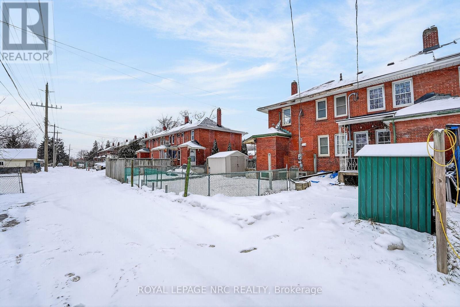 












211 LINCOLN STREET

,
Welland (Lincoln/Crowland),




Ontario
L3B4M8

