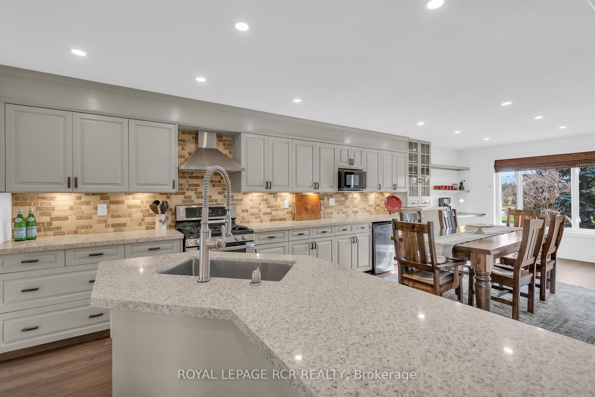 









11


Golfview

Boulevard,
Bradford West Gwillimbury,




ON
L3Z 3Z1

