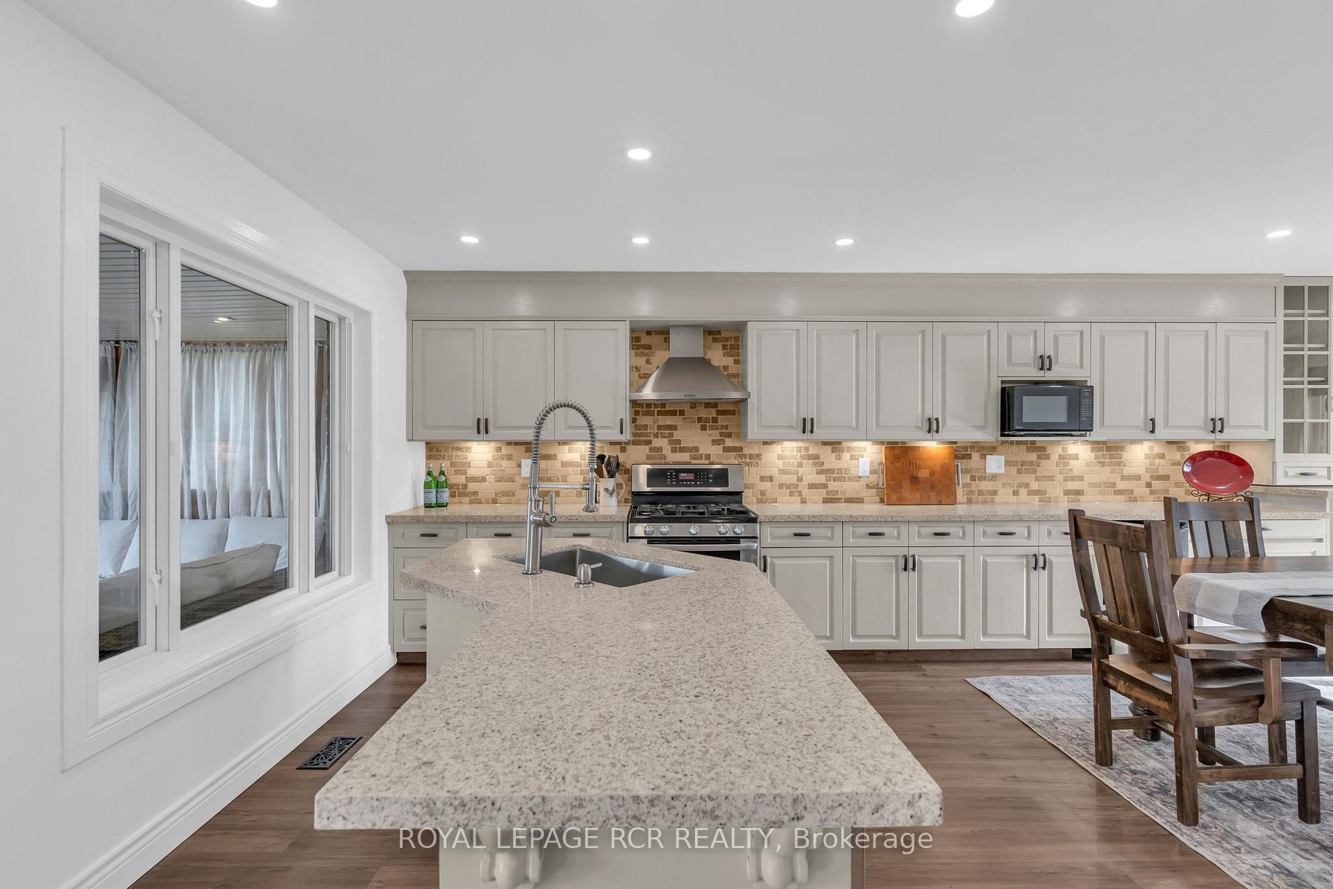 









11


Golfview

Boulevard,
Bradford West Gwillimbury,




ON
L3Z 3Z1

