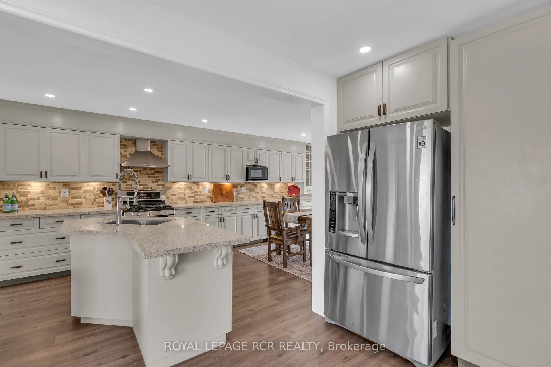 









11


Golfview

Boulevard,
Bradford West Gwillimbury,




ON
L3Z 3Z1

