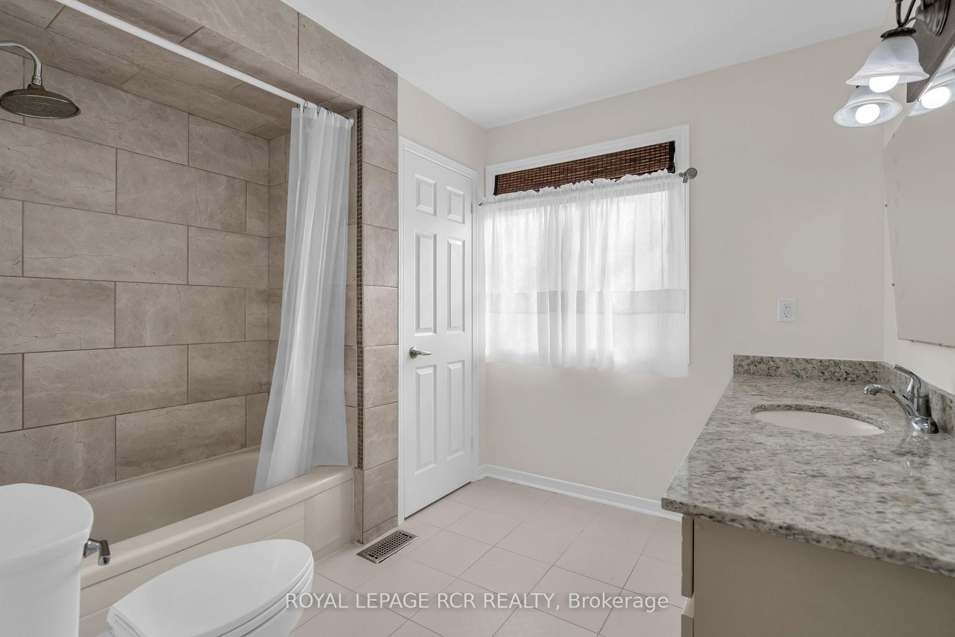 









11


Golfview

Boulevard,
Bradford West Gwillimbury,




ON
L3Z 3Z1

