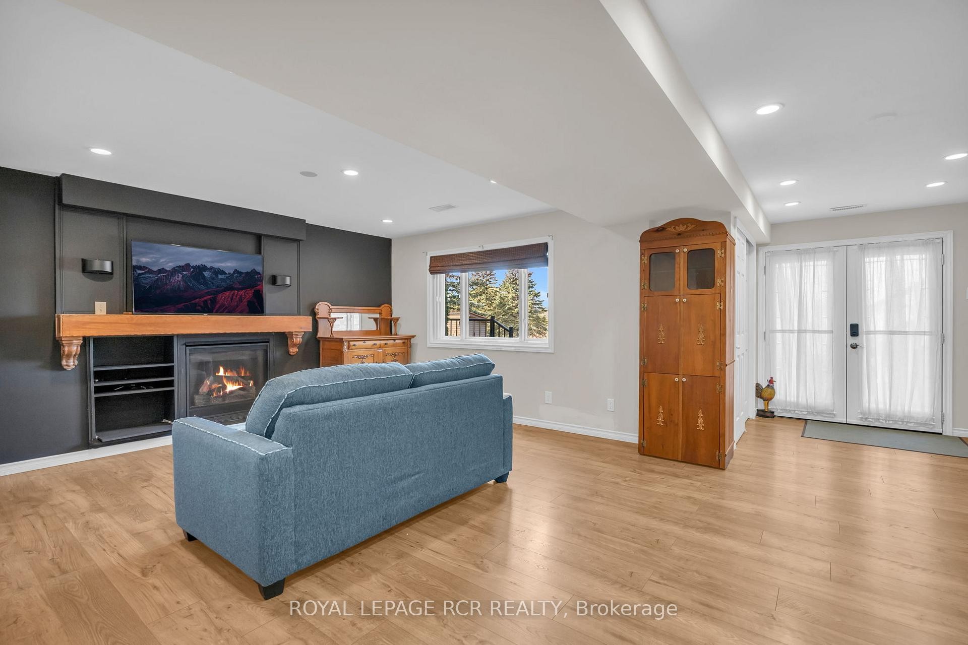 









11


Golfview

Boulevard,
Bradford West Gwillimbury,




ON
L3Z 3Z1

