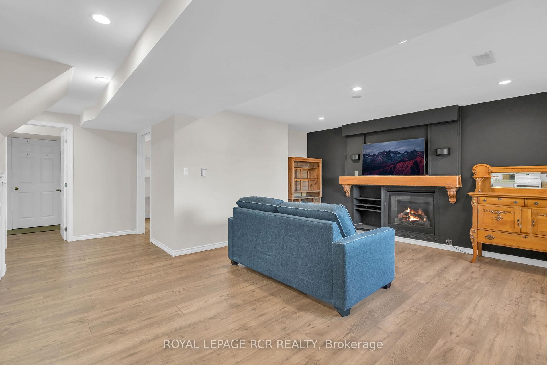 









11


Golfview

Boulevard,
Bradford West Gwillimbury,




ON
L3Z 3Z1

