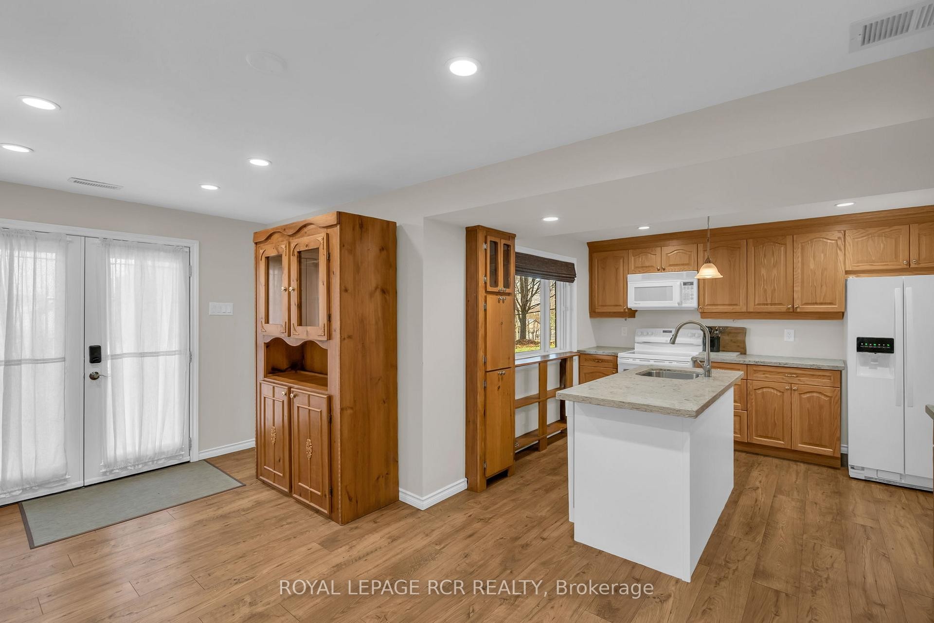 









11


Golfview

Boulevard,
Bradford West Gwillimbury,




ON
L3Z 3Z1

