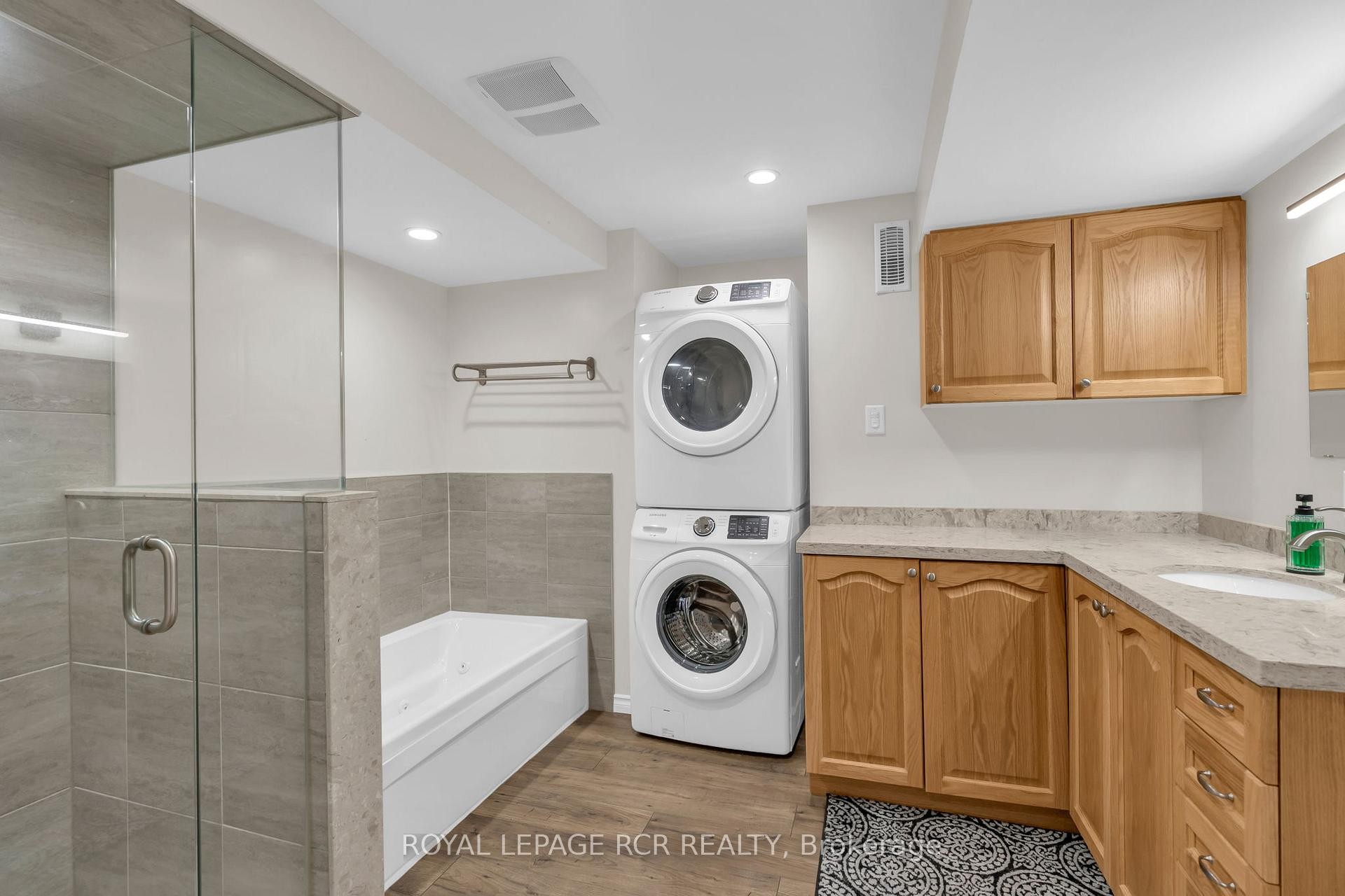 









11


Golfview

Boulevard,
Bradford West Gwillimbury,




ON
L3Z 3Z1

