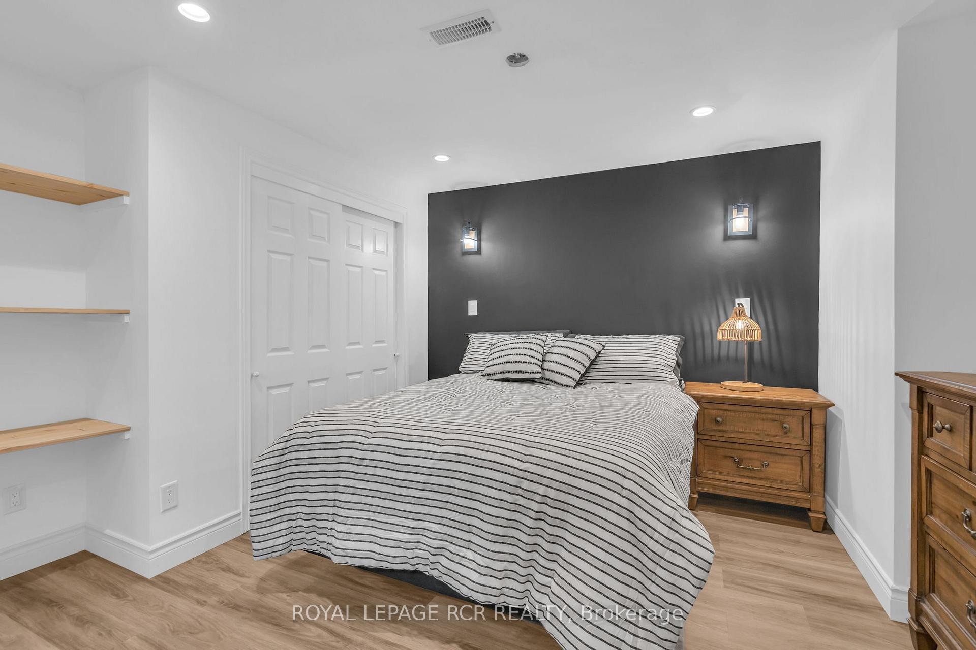 









11


Golfview

Boulevard,
Bradford West Gwillimbury,




ON
L3Z 3Z1

