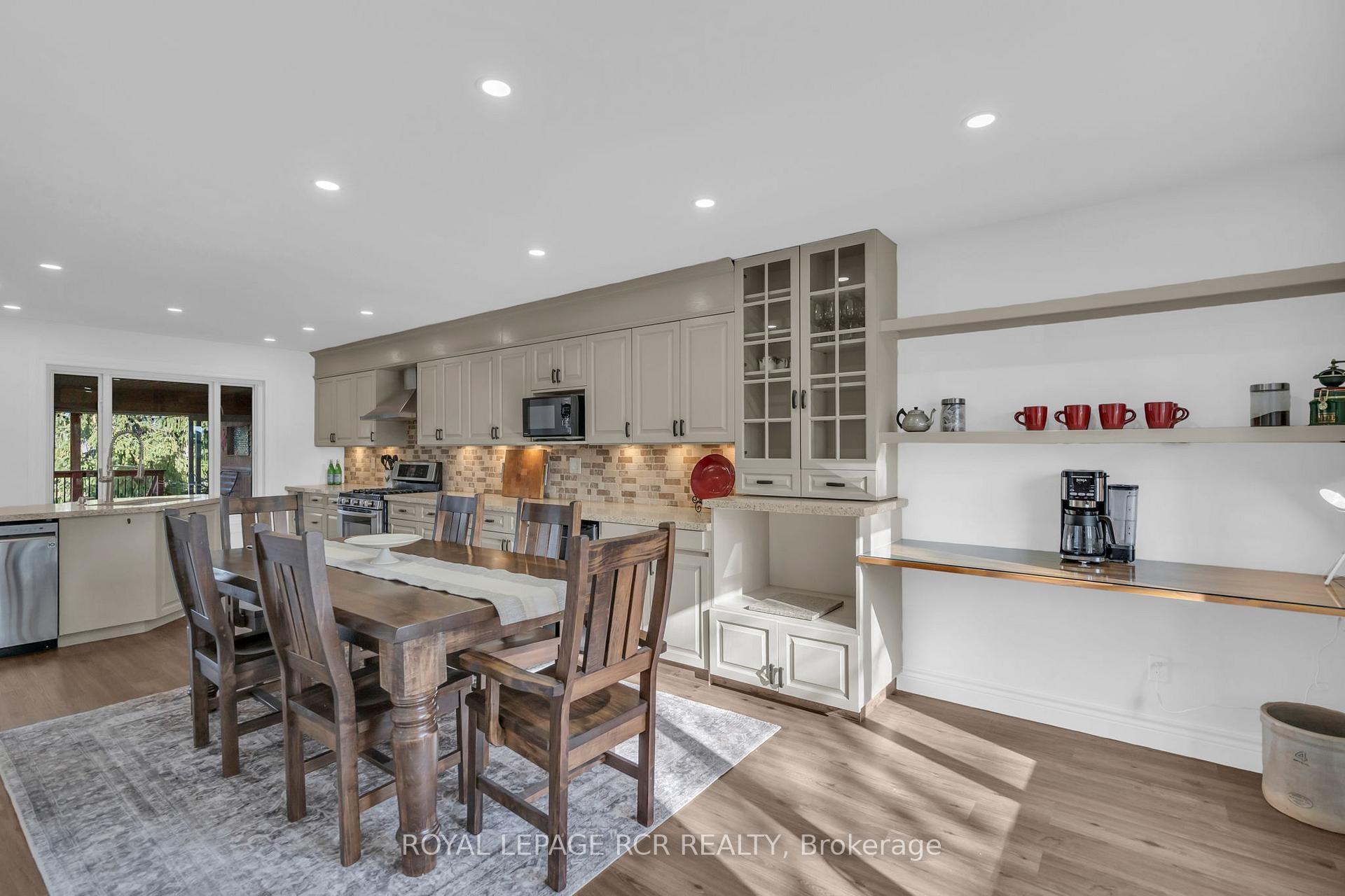 









11


Golfview

Boulevard,
Bradford West Gwillimbury,




ON
L3Z 3Z1

