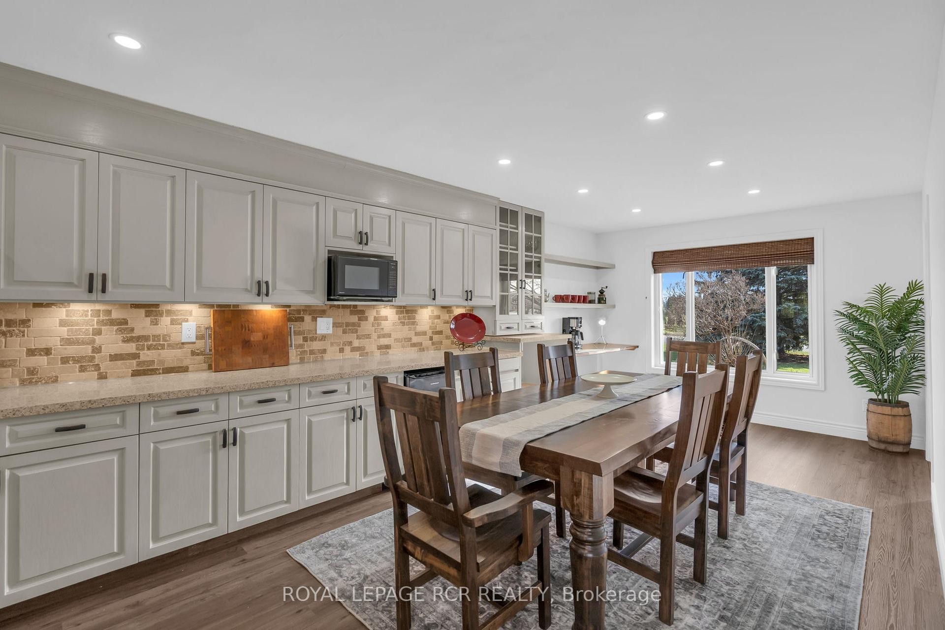 









11


Golfview

Boulevard,
Bradford West Gwillimbury,




ON
L3Z 3Z1

