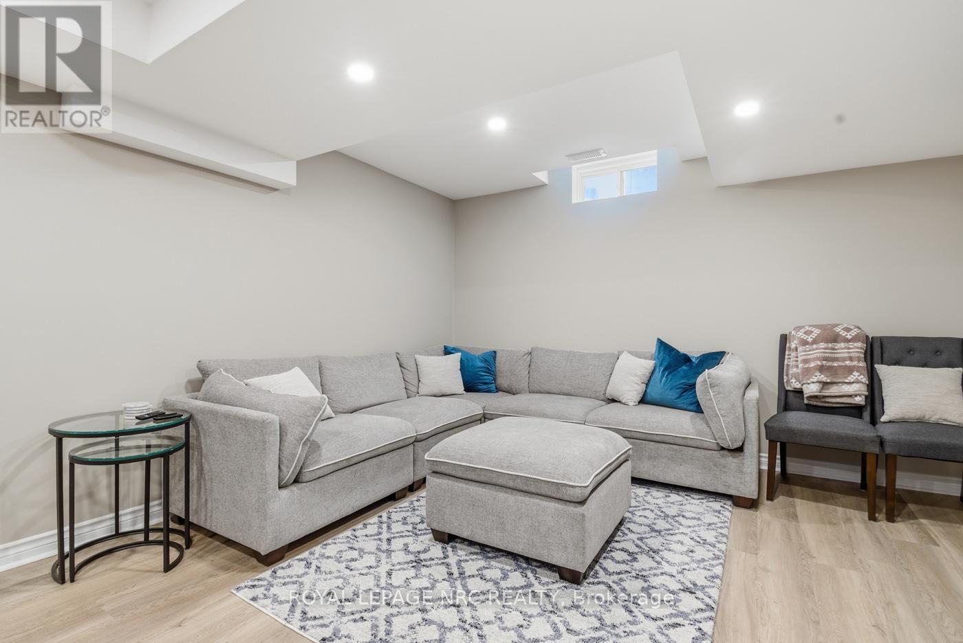 












5245 WHITE DOVE PARKWAY

,
Niagara Falls (Ascot),




Ontario
L2H3M5

