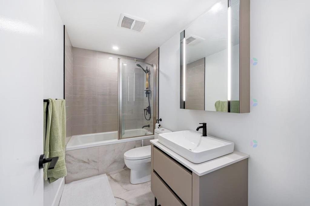 









720


Rue St-Jacques

, 3802,
Montréal (Ville-Marie),




QC
H2Y2H6

